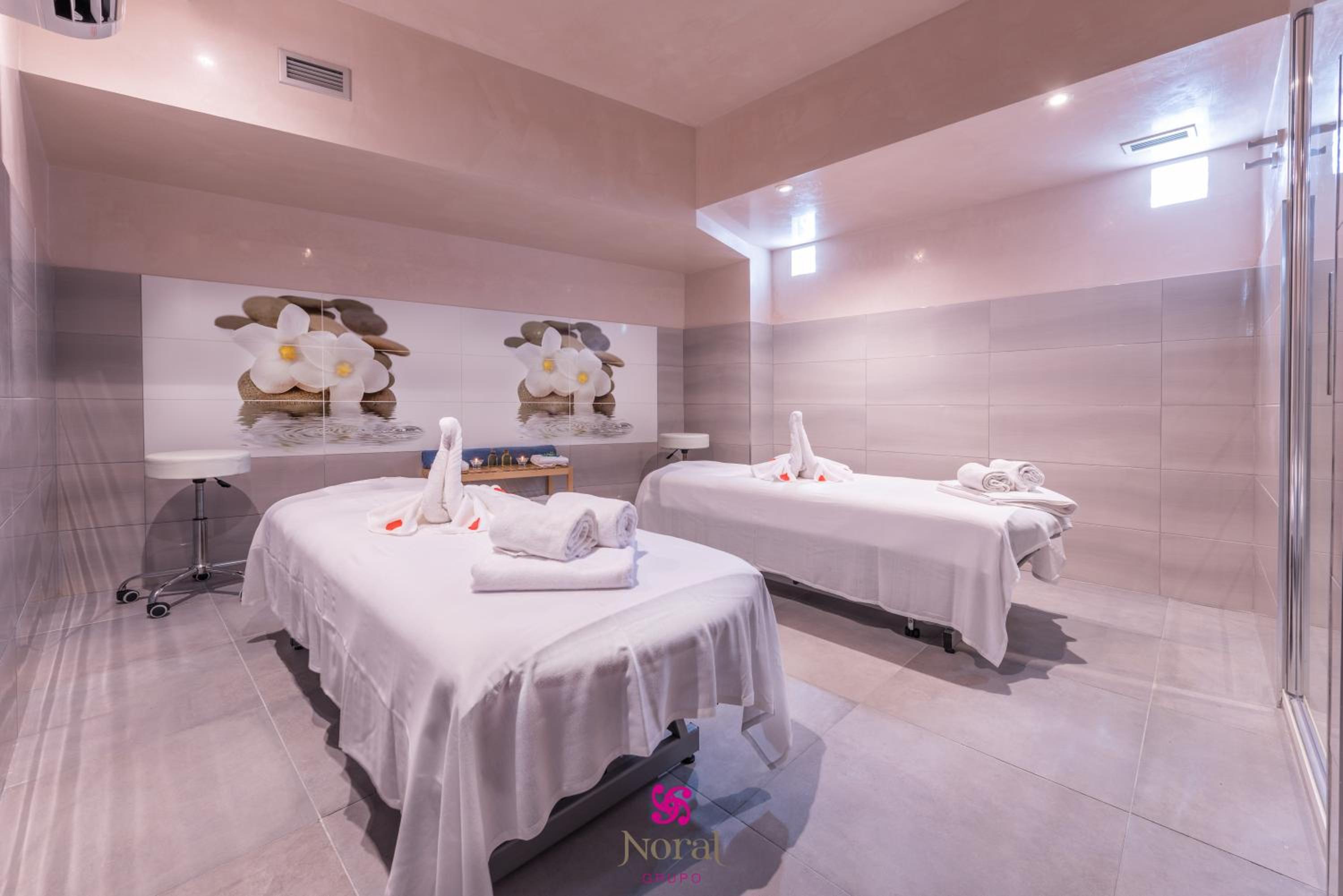 Double Room with Spa Access and Massage - Photo 3