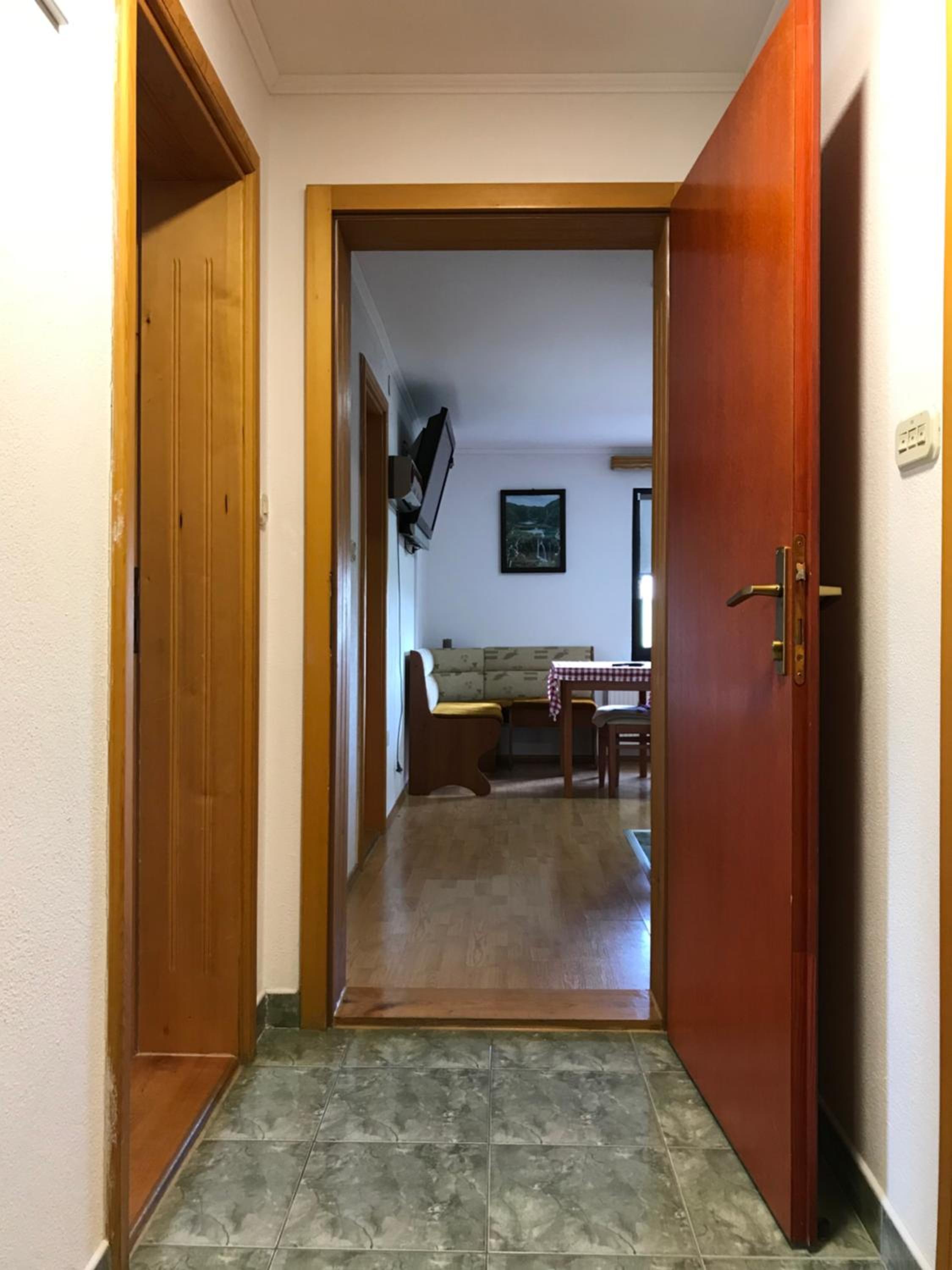 Two-Bedroom Apartment with Balcony - Photo 6