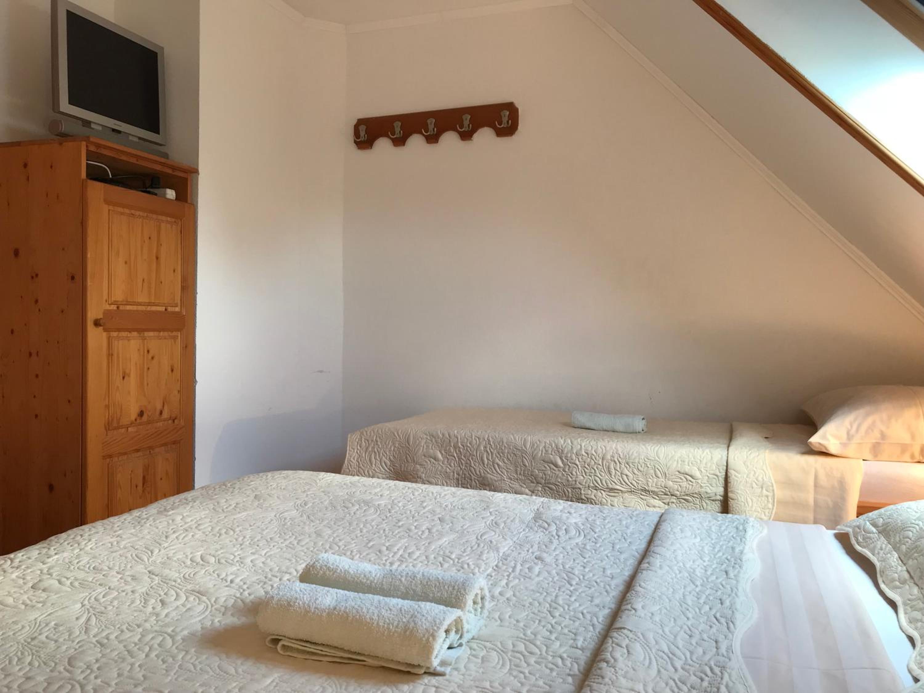 Two-Bedroom Apartment with Balcony - Photo 7