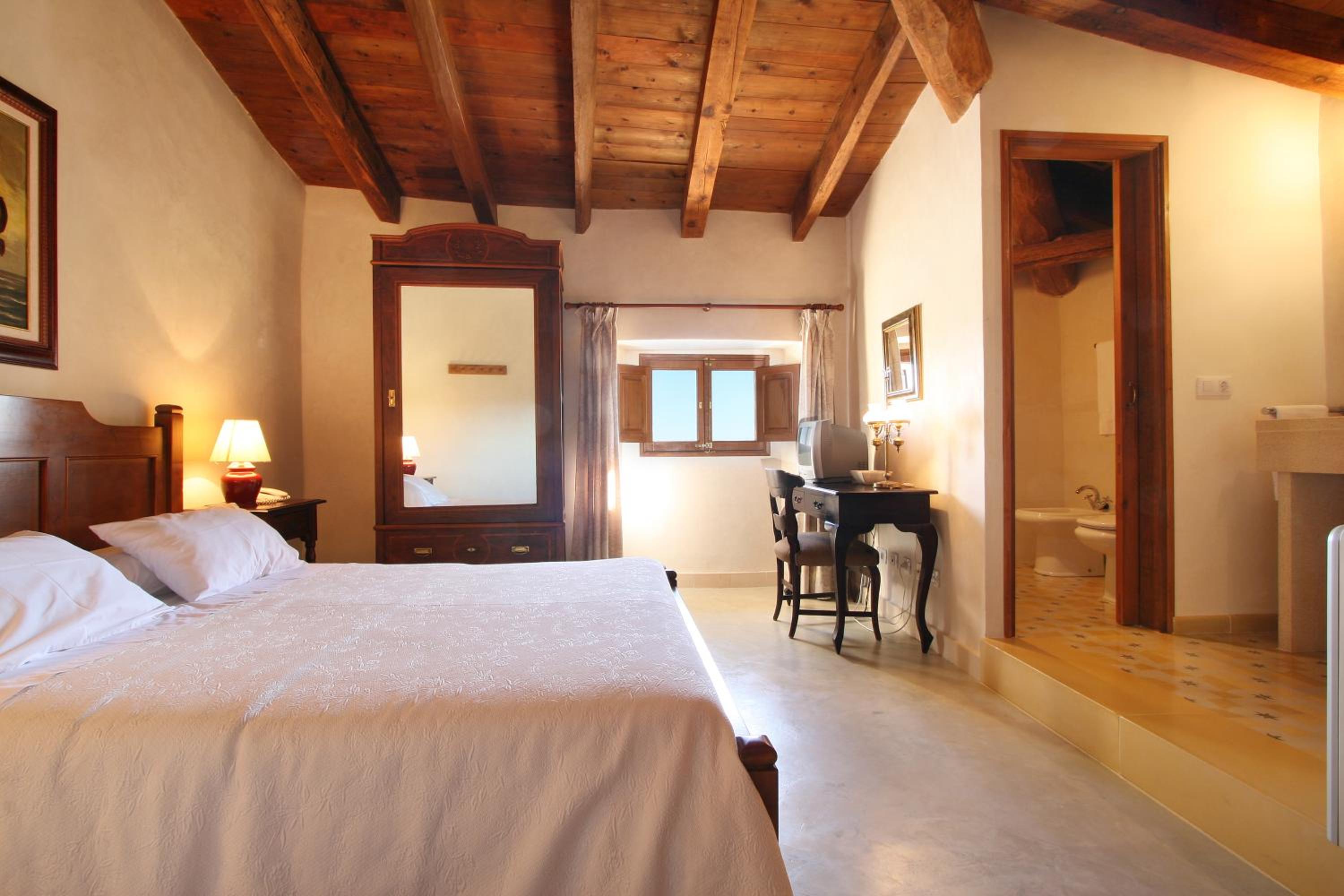 Double or Twin Room - Photo 4