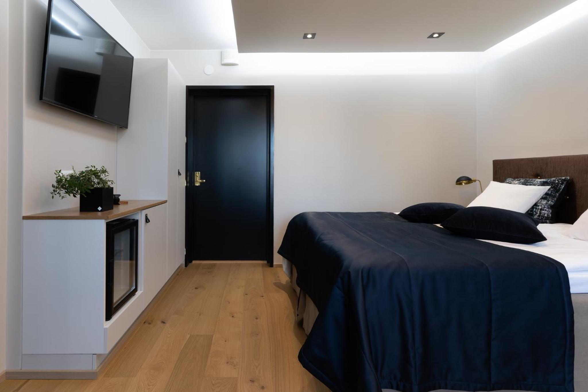Superior King Room - Photo 8