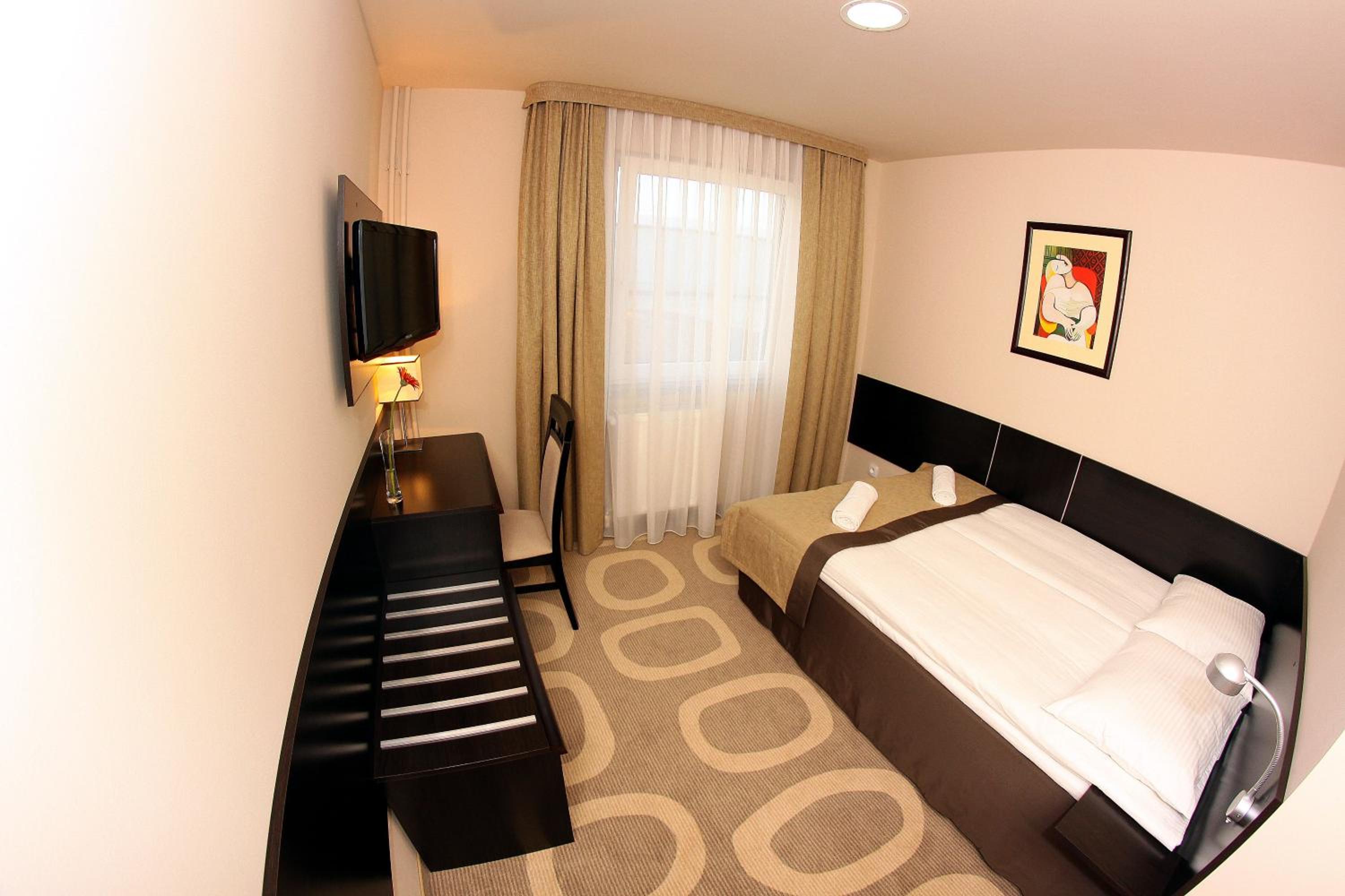 Economy Double Room photo 1