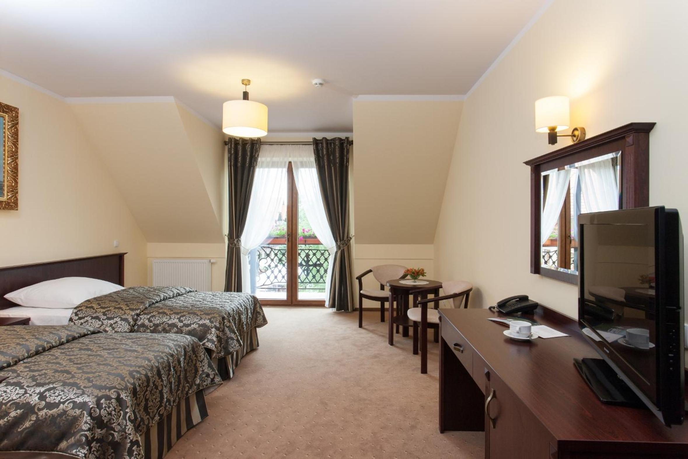 Standard Twin Room - Photo 4