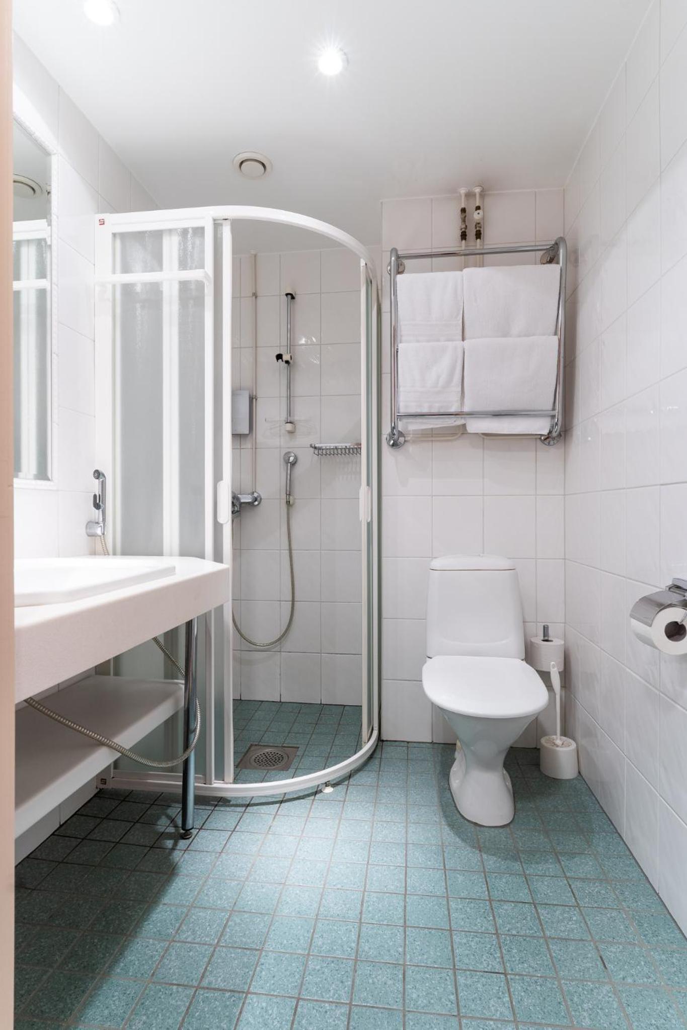 Standard Twin Room - Photo 7