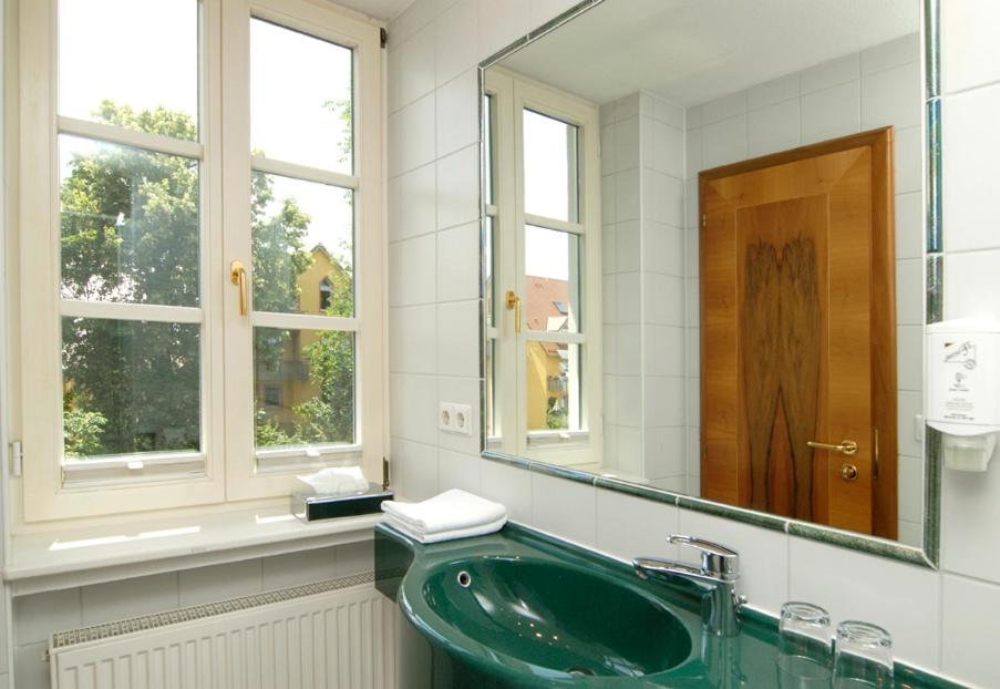 Standard Double Room - Photo 5
