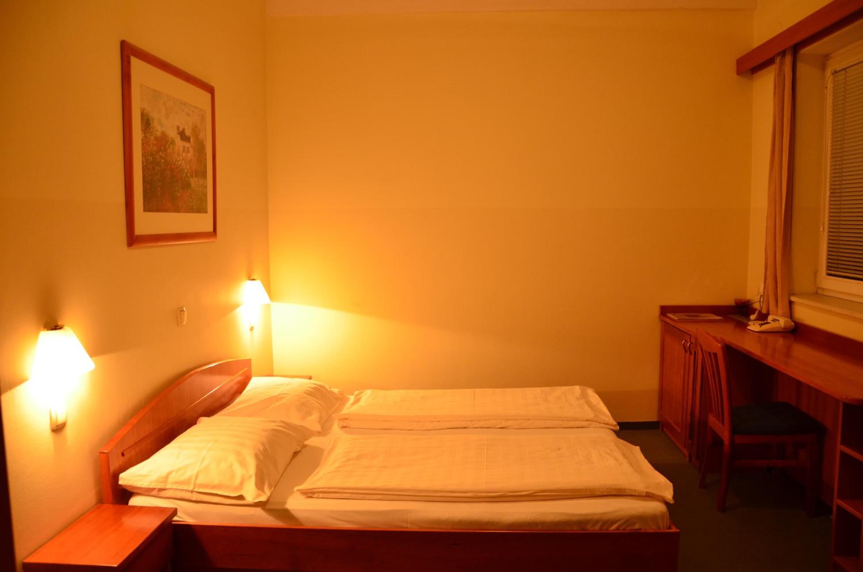 Double or Twin Room - Main Building - Photo 15