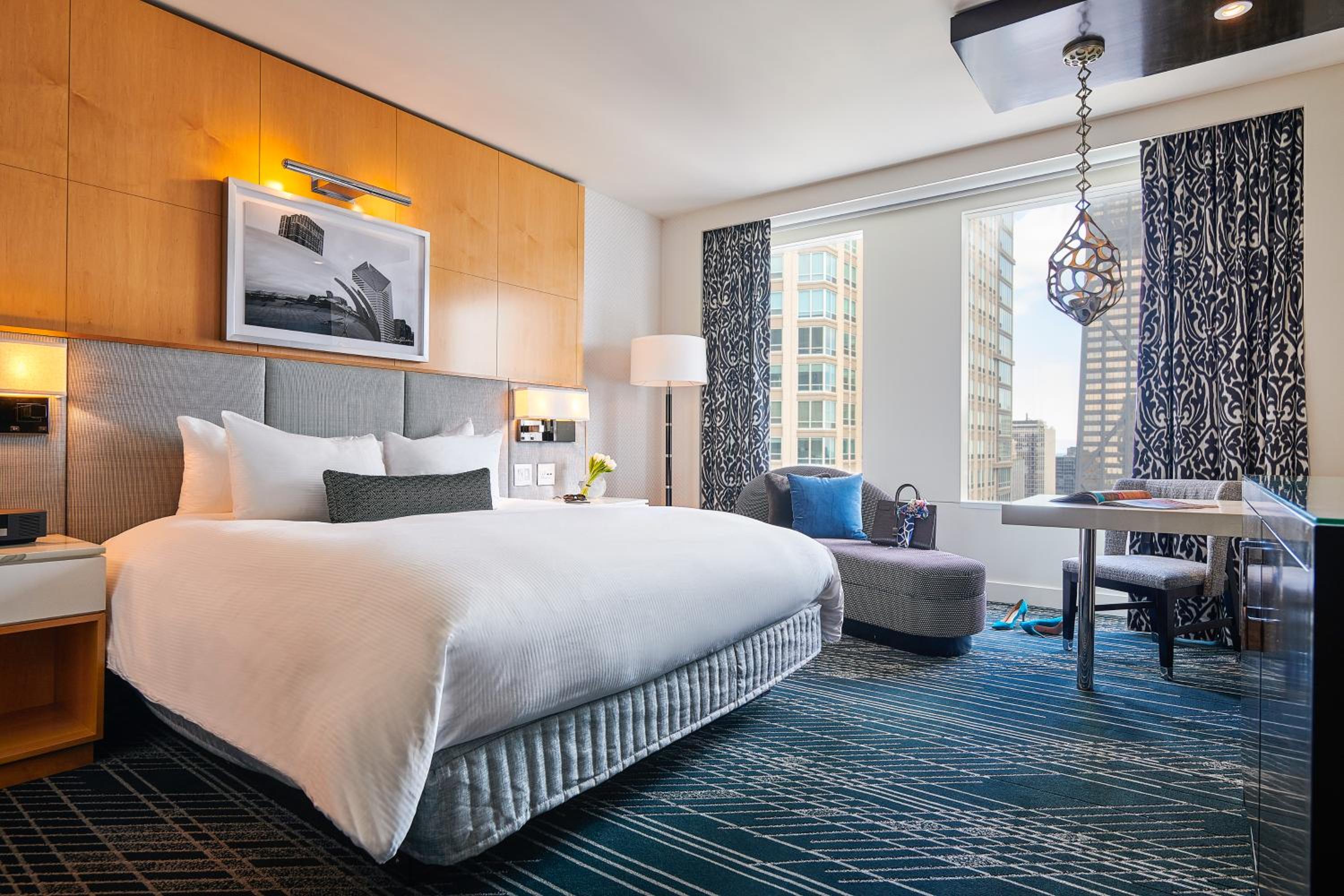 Luxury King Room - Photo 9