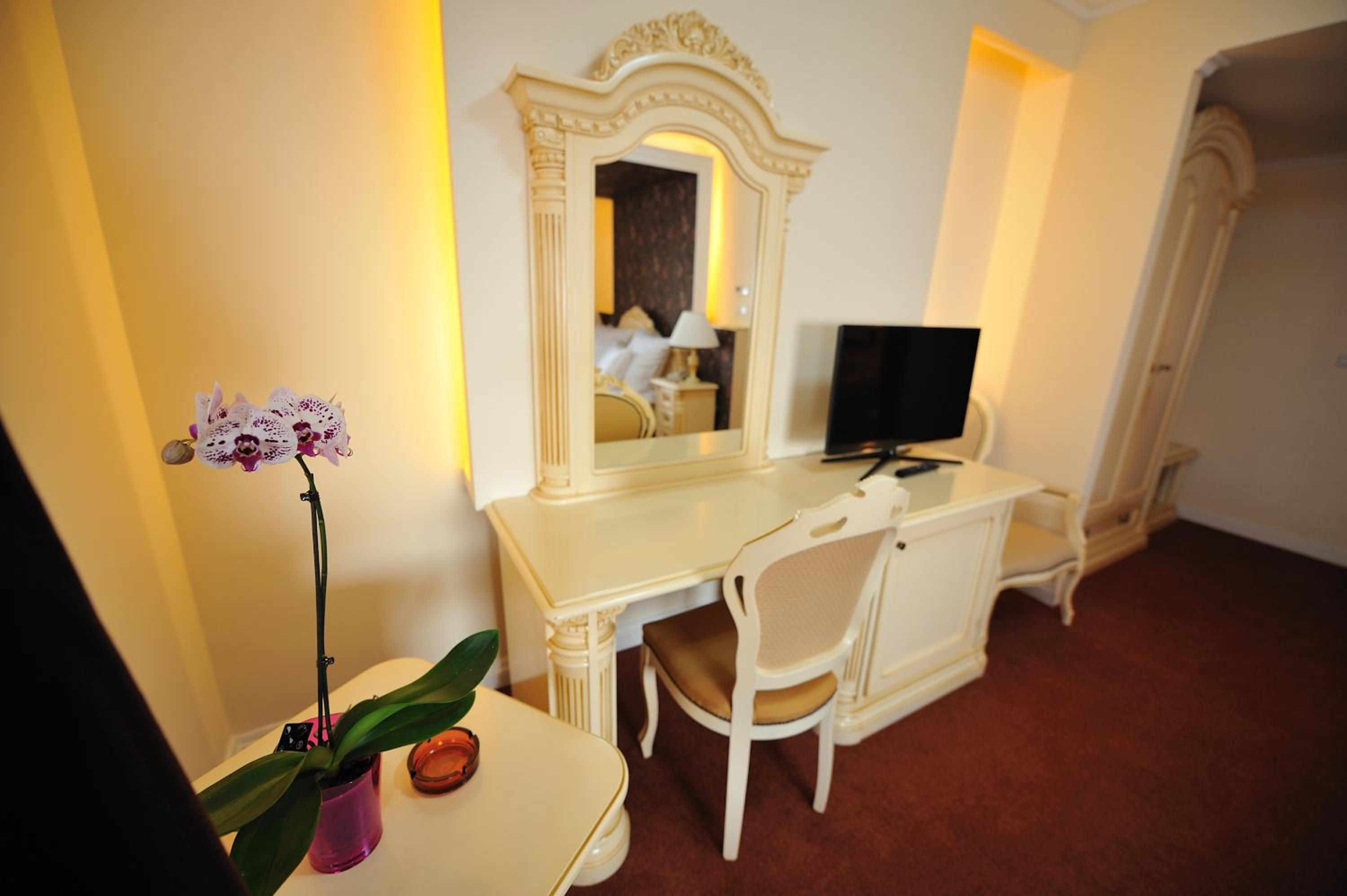 Suite - Photo 4