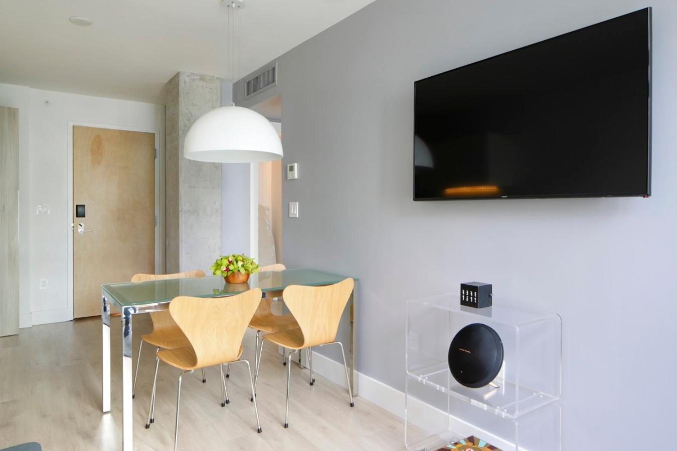 Urban 1 Bedroom Suite - with Kitchenette and Balcony photo 2