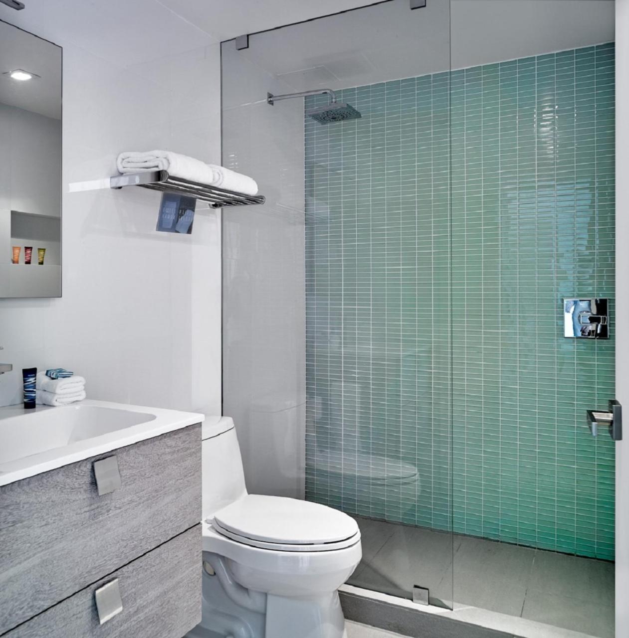 Corner 1 Bedrooms Suite - with Kitchenette and Standing Balcony photo 2
