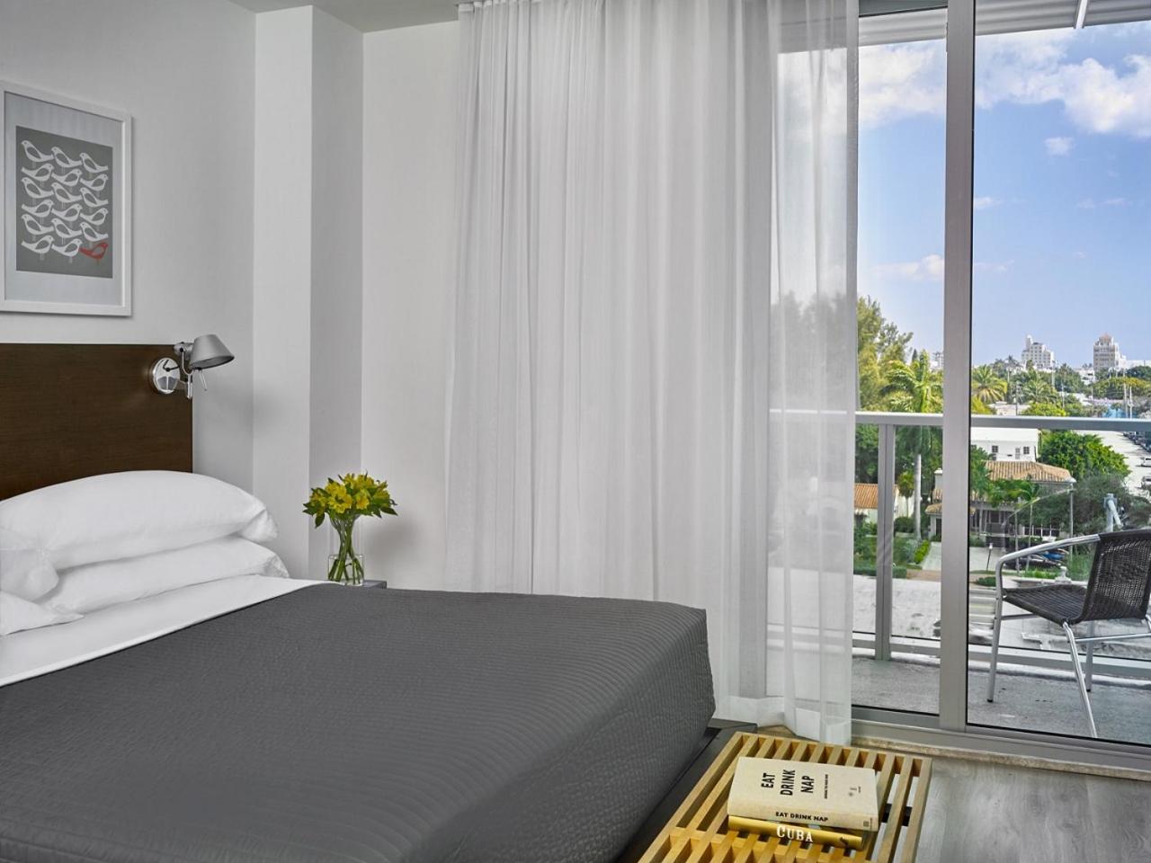Skyline 1-Zimmer-Suite - mit Küchenzeile und Balkon