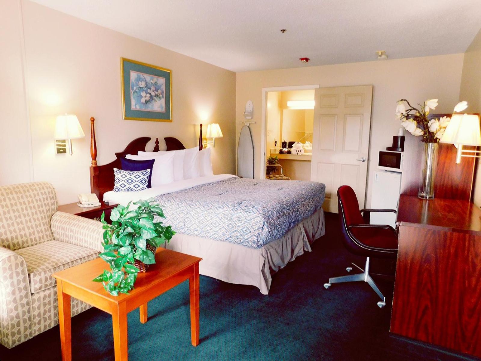King Room - Non-Smoking - Photo 2