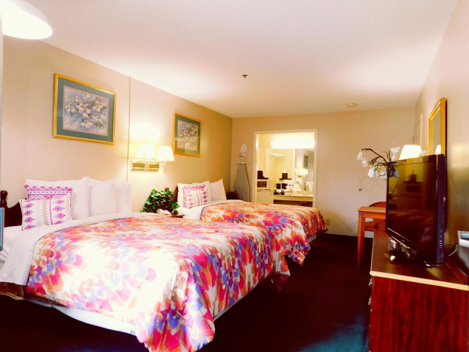 Double Room with Two Double Beds - Non-Smoking - Photo 2