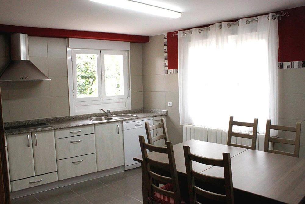 Three-Bedroom Apartment (6 Adults) - Photo 6