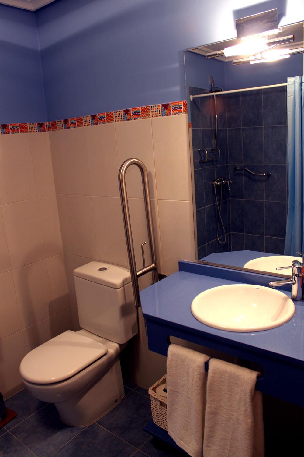 Three-Bedroom Apartment (6 Adults) - Photo 5