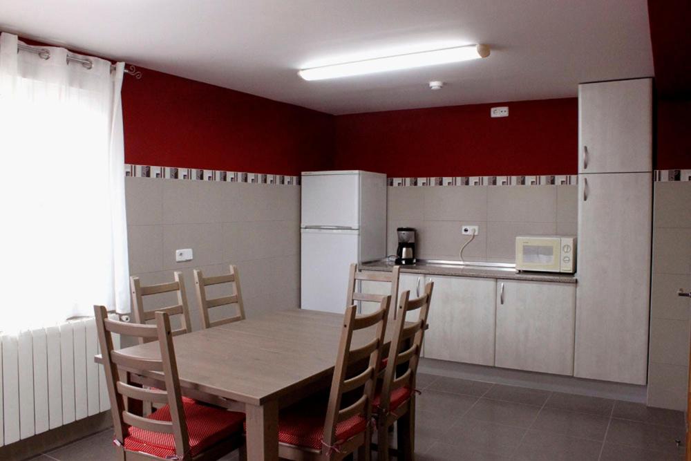 Three-Bedroom Apartment (6 Adults) - Photo 8
