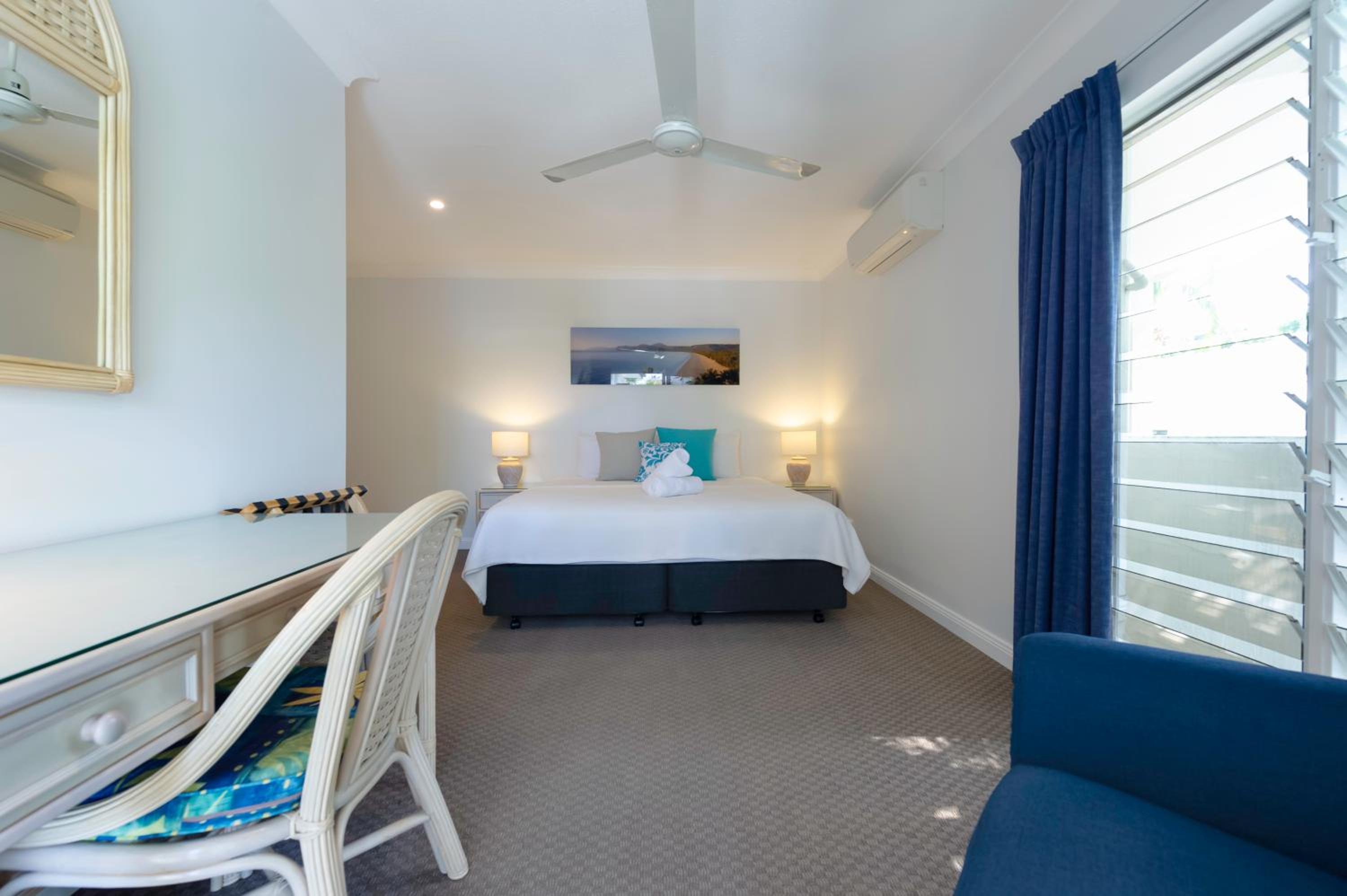 Two Bedroom, Two Bathroom Apartment with Balcony photo 3