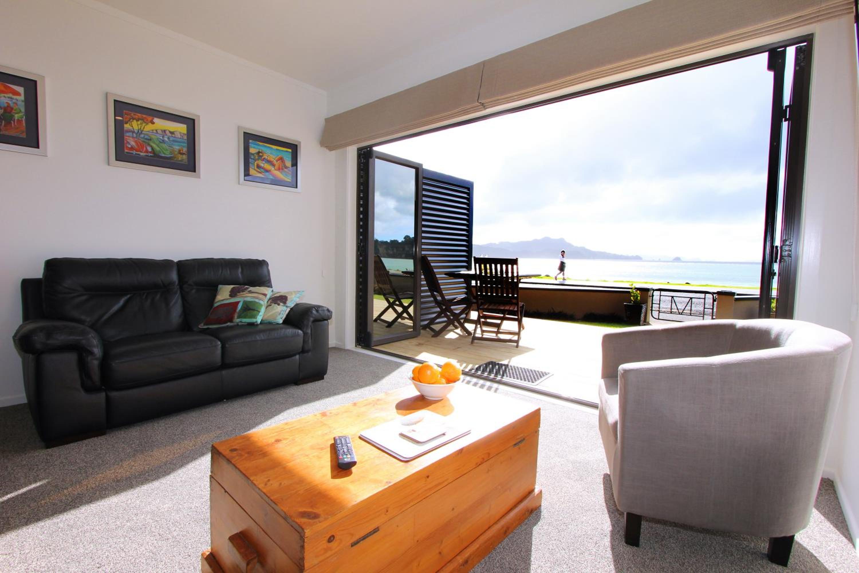 Large Studio Apartment - Beachfront - 2 photo 2
