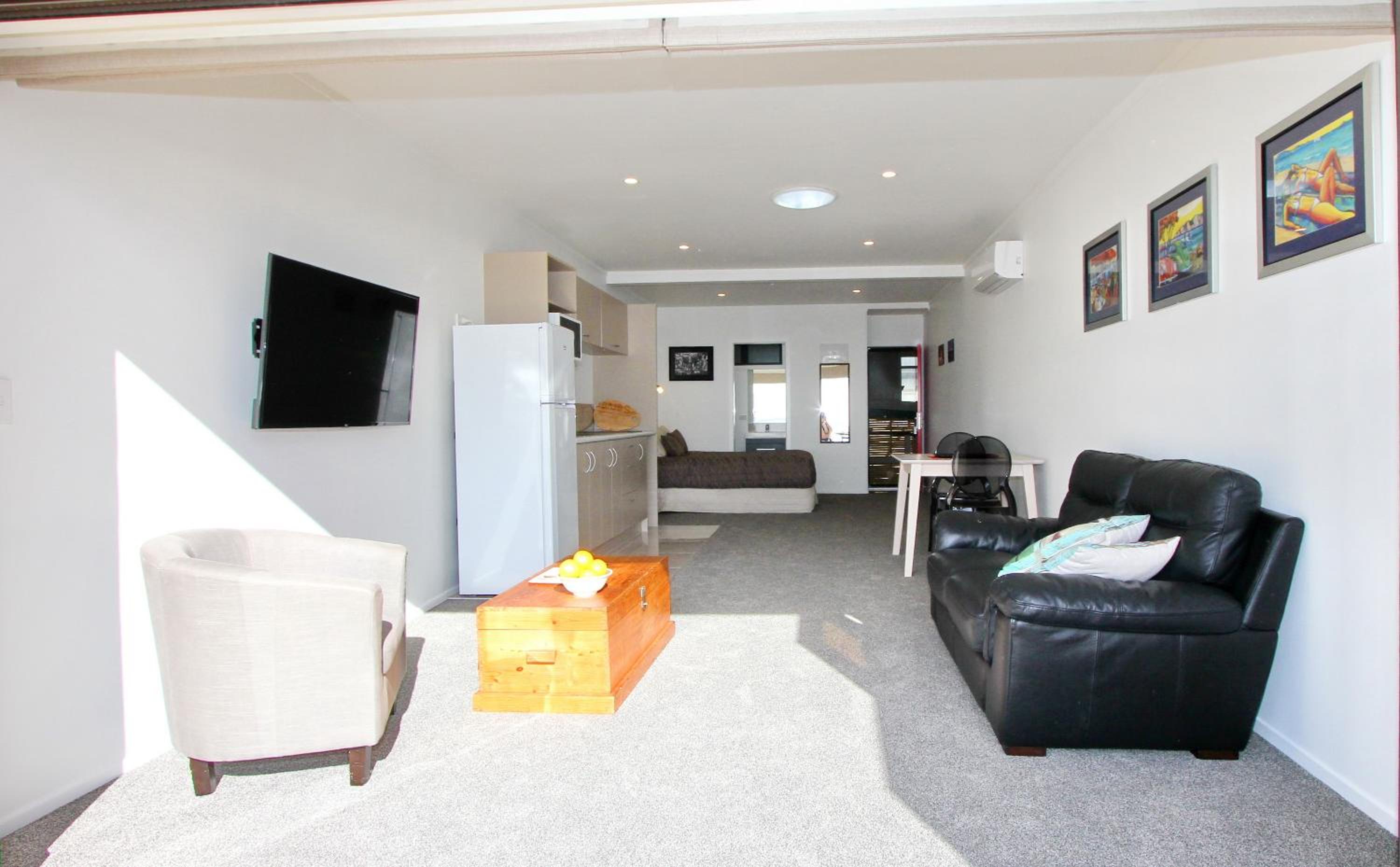 Large Studio Apartment - Beachfront - 2 photo 1
