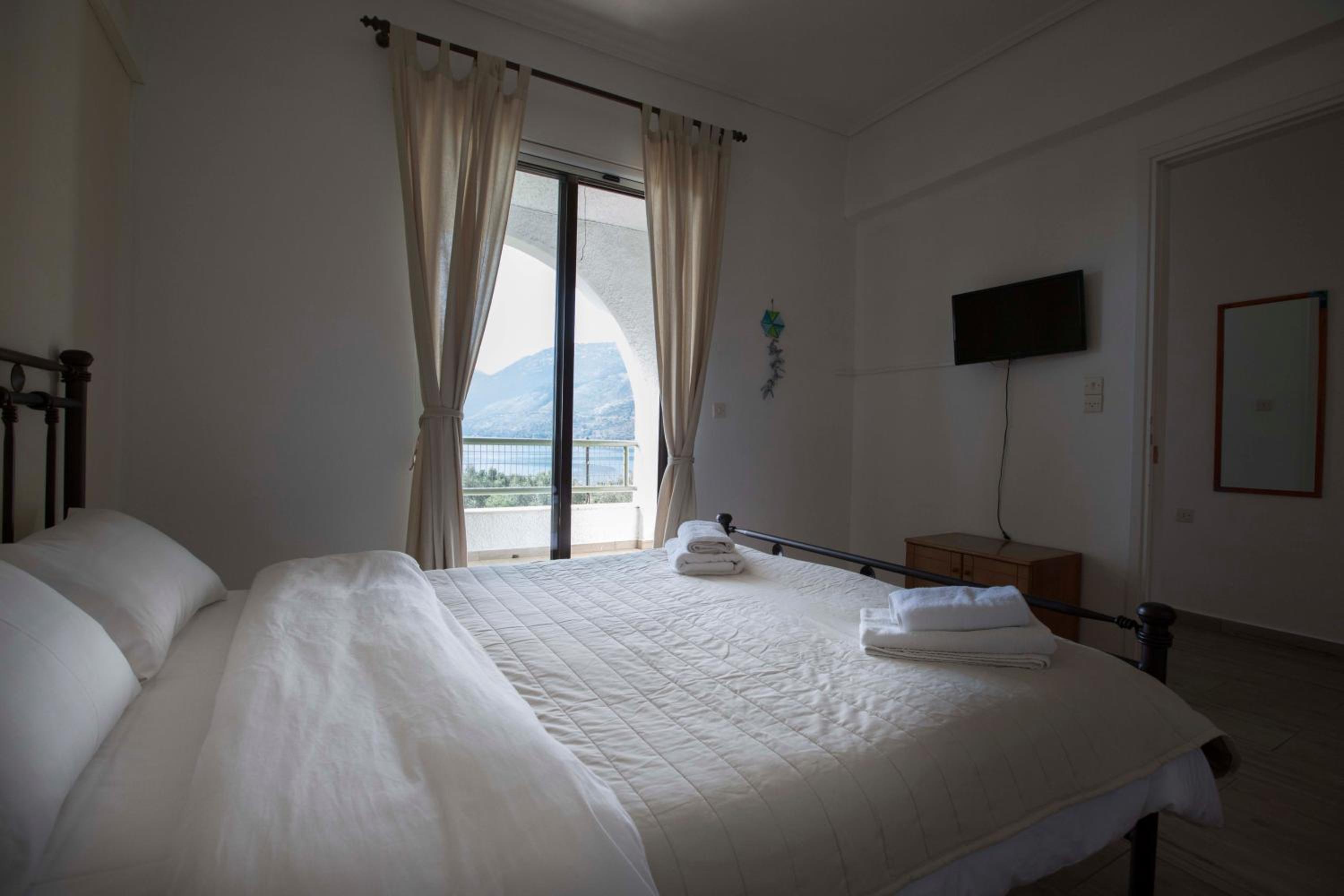 One-Bedroom Apartment - Photo 1