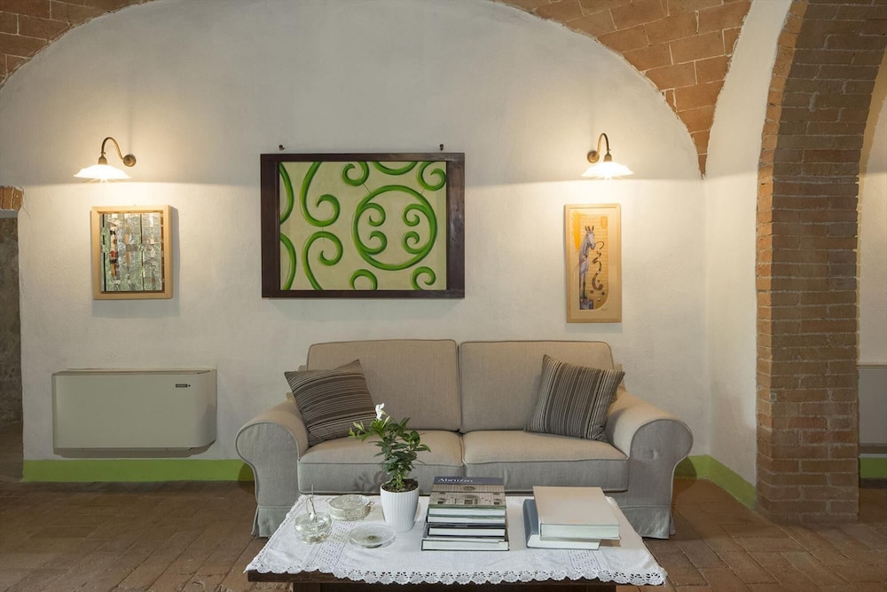 Villa photo 2