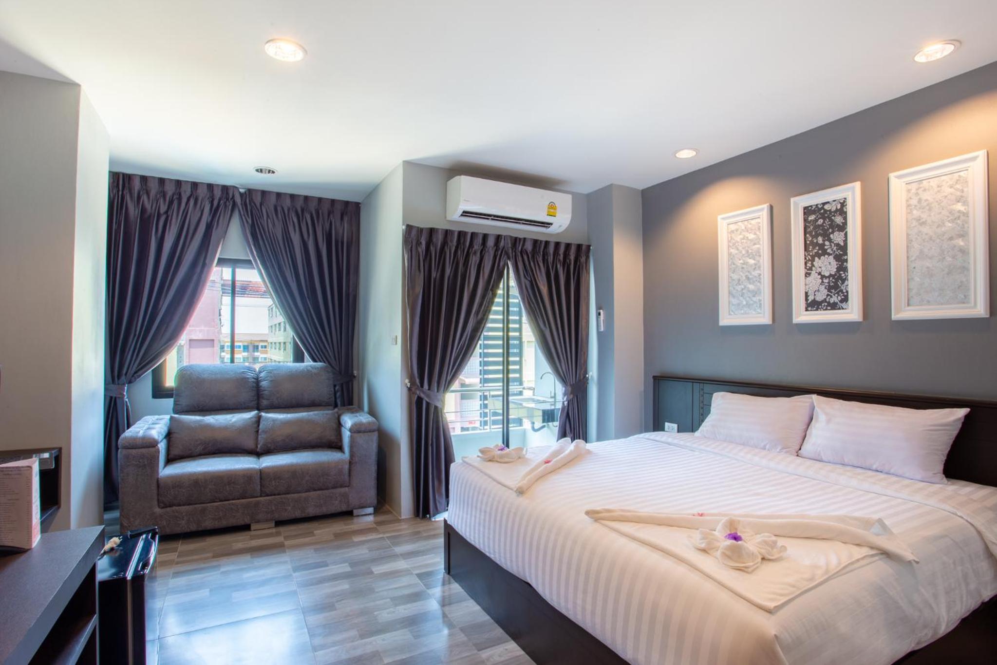 Deluxe Double Room with Balcony photo 1