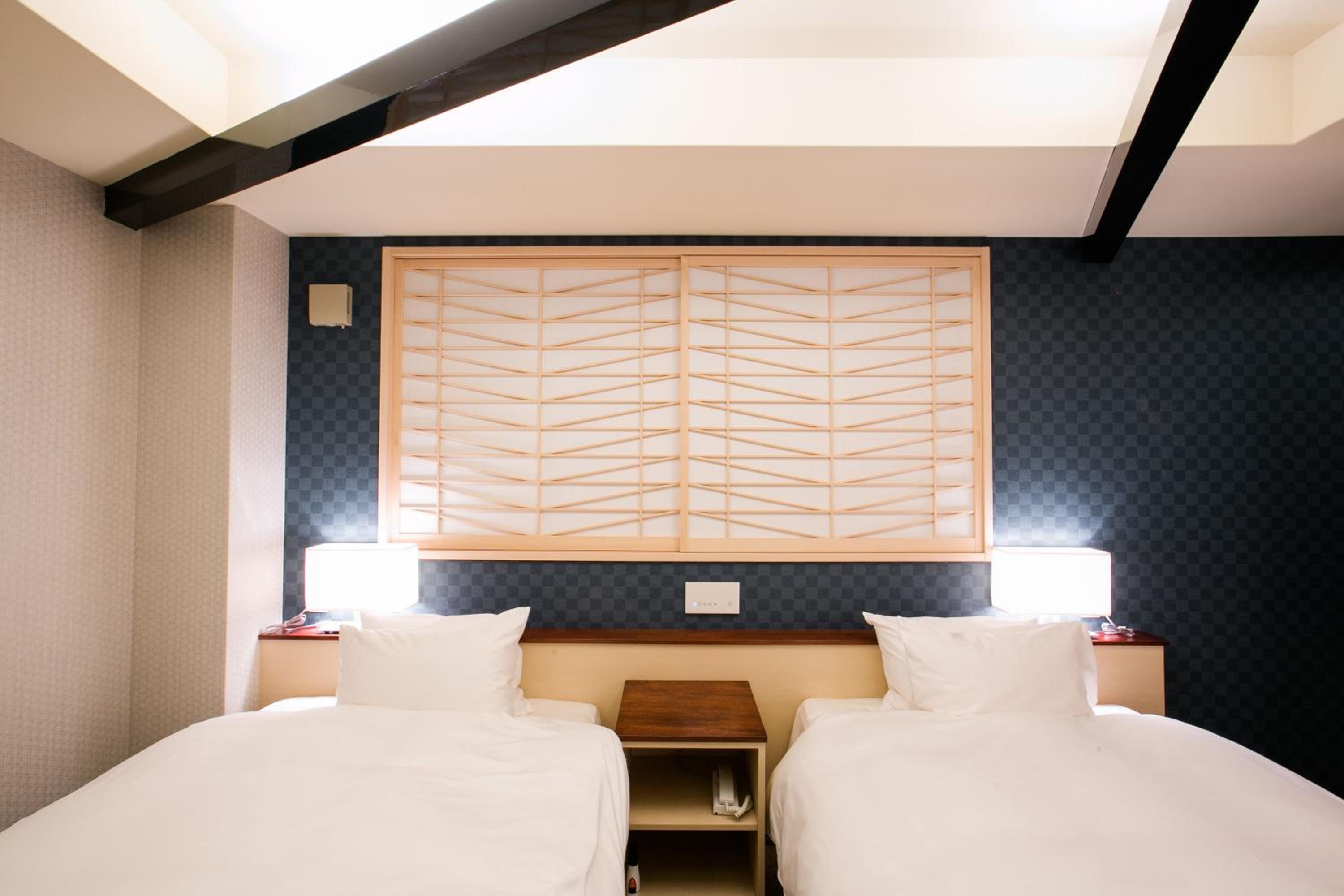 Twin Room - Photo 10