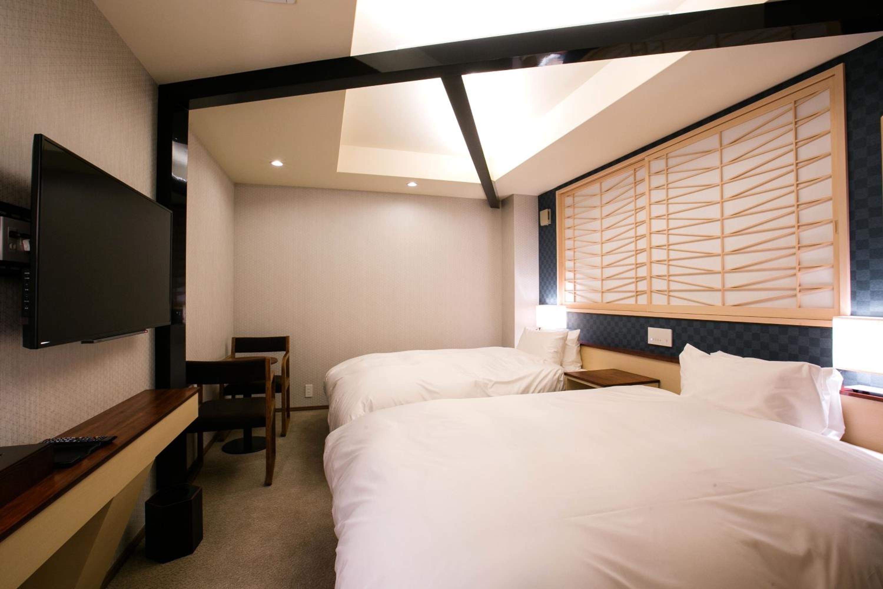 Twin Room - Photo 8