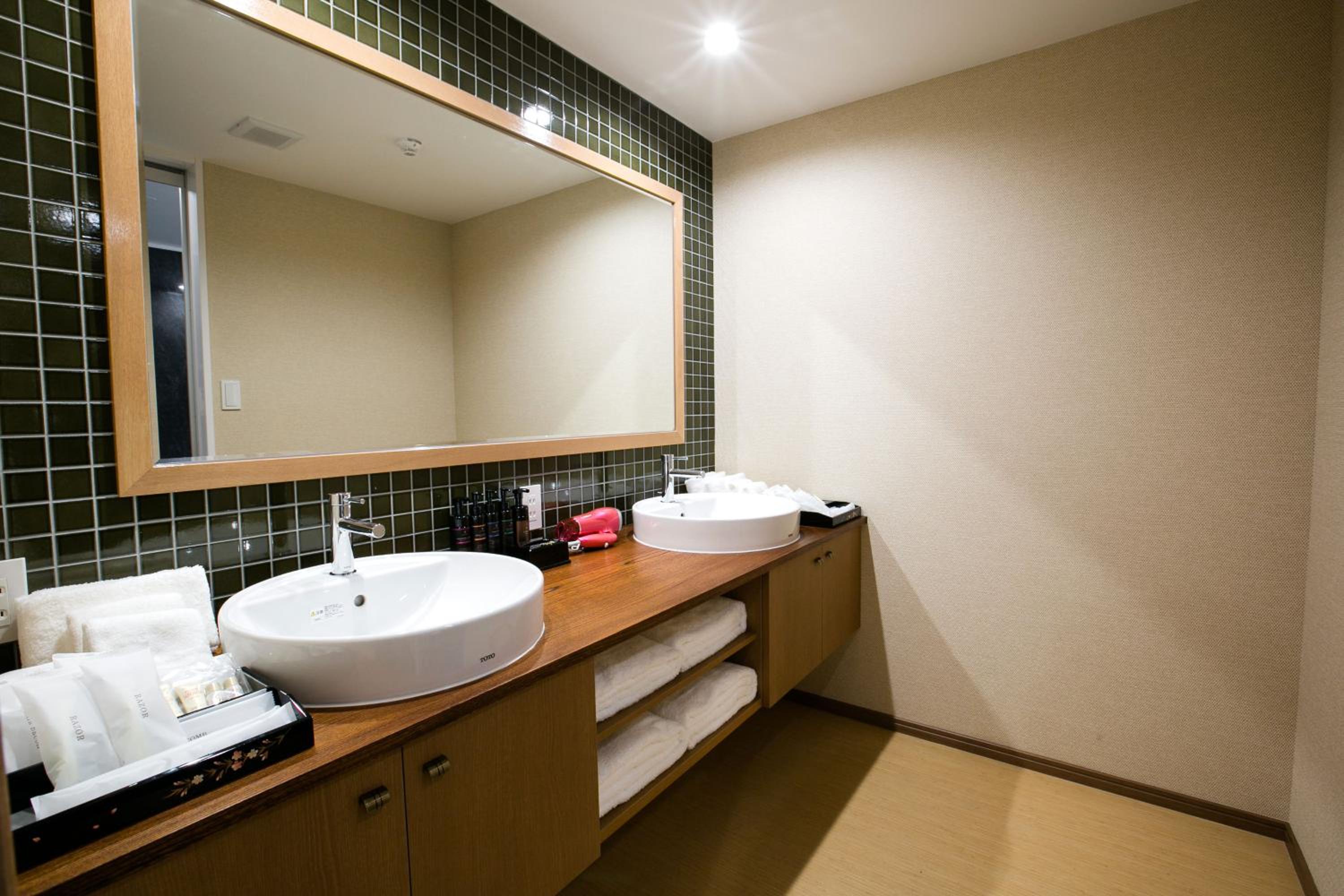 Suite - Photo 9