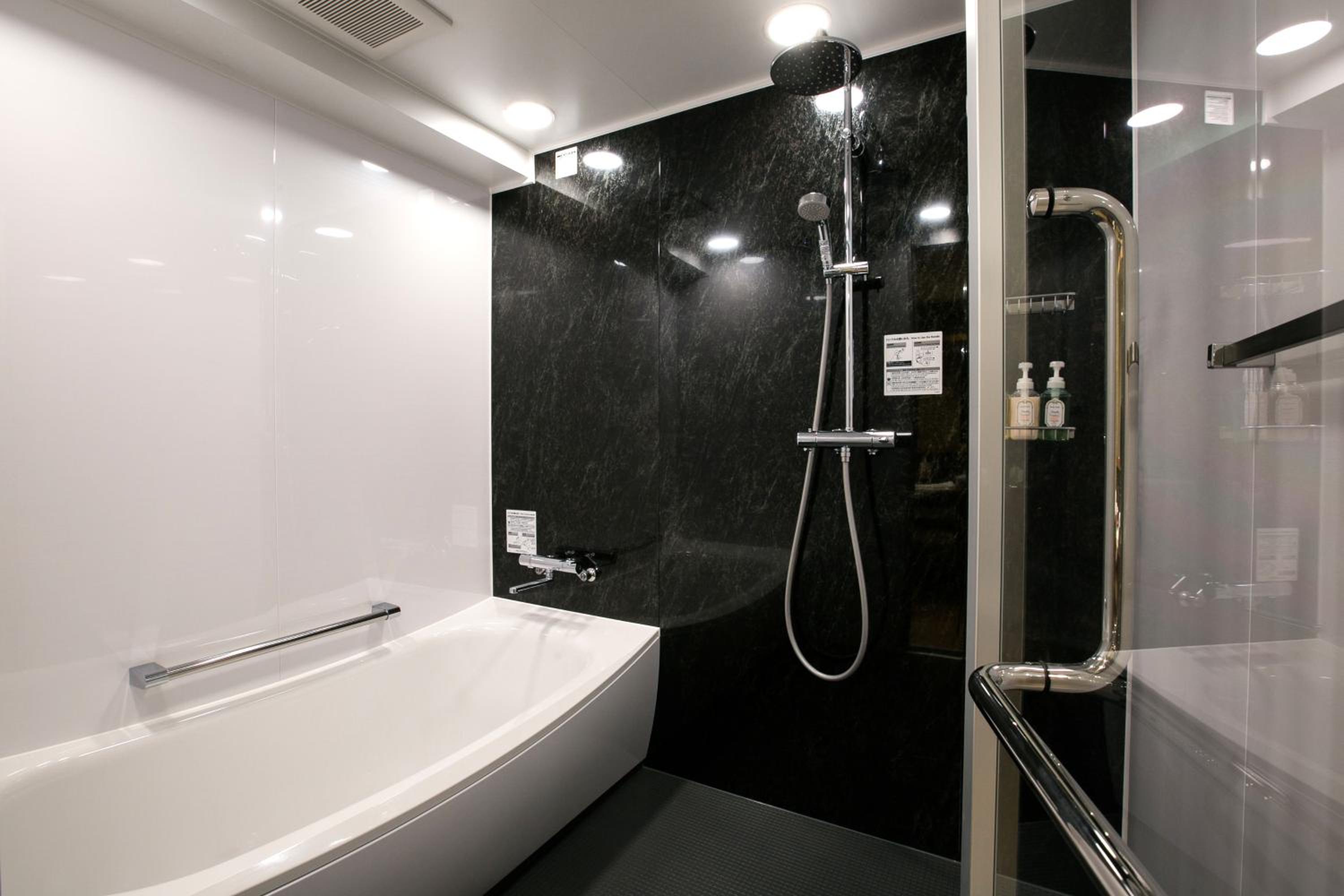 Suite - Photo 17