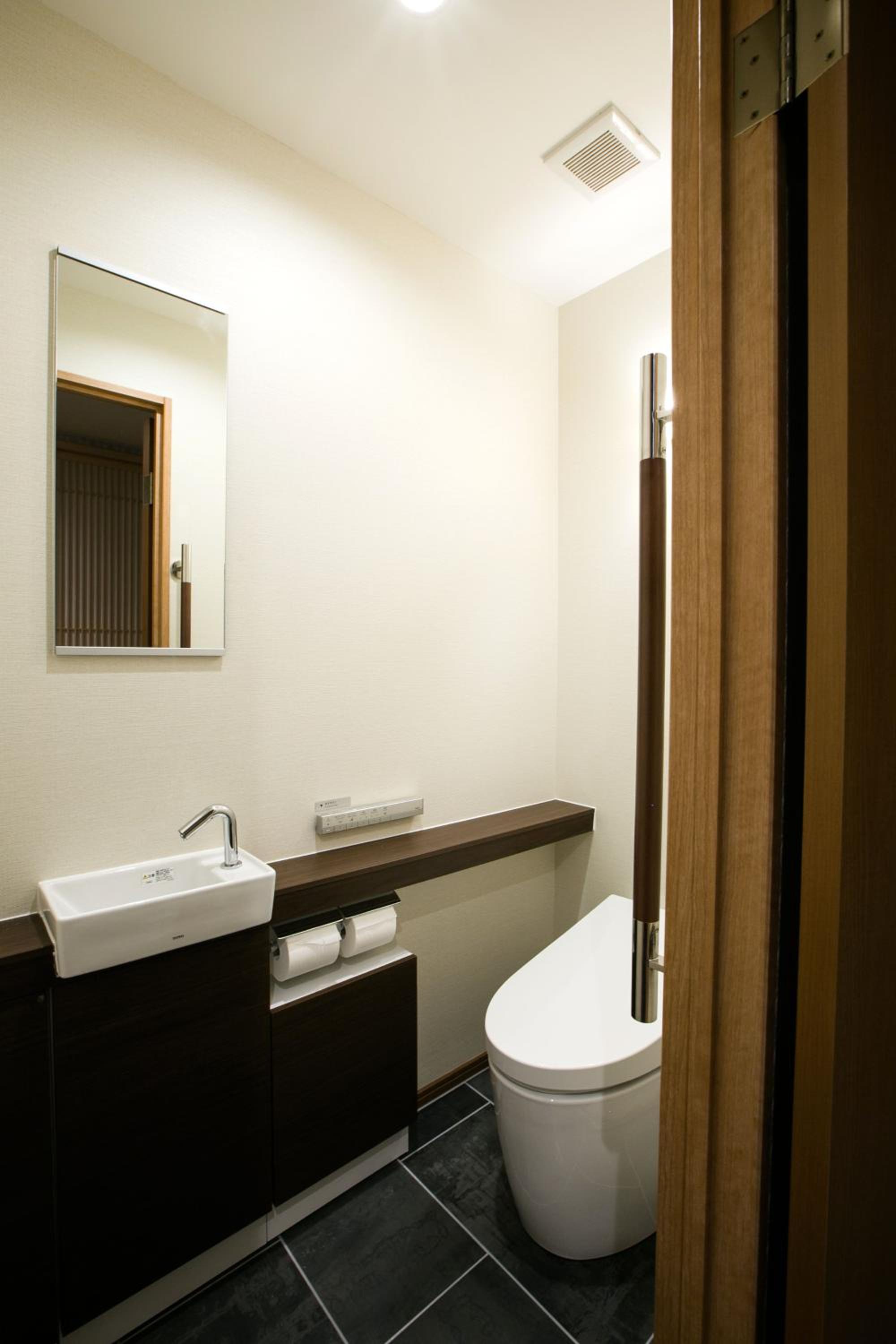 Suite - Photo 7