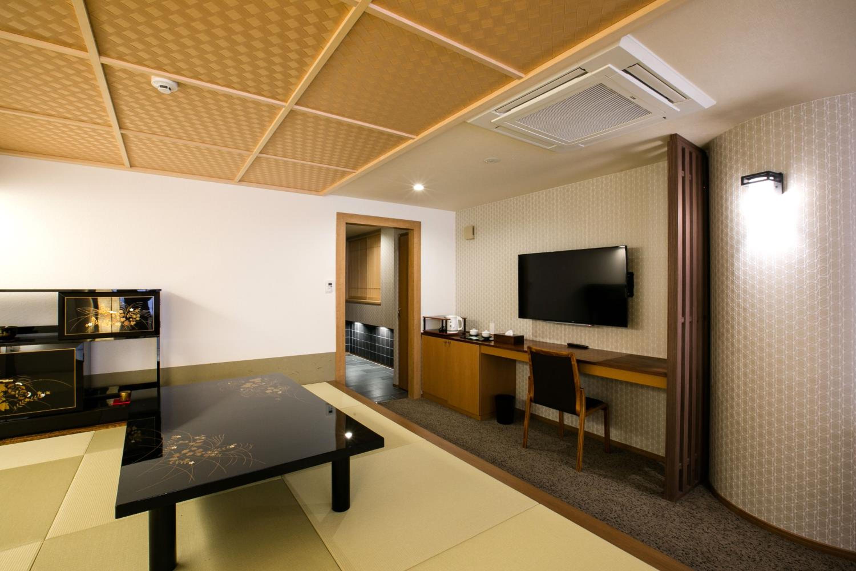 Suite - Photo 6