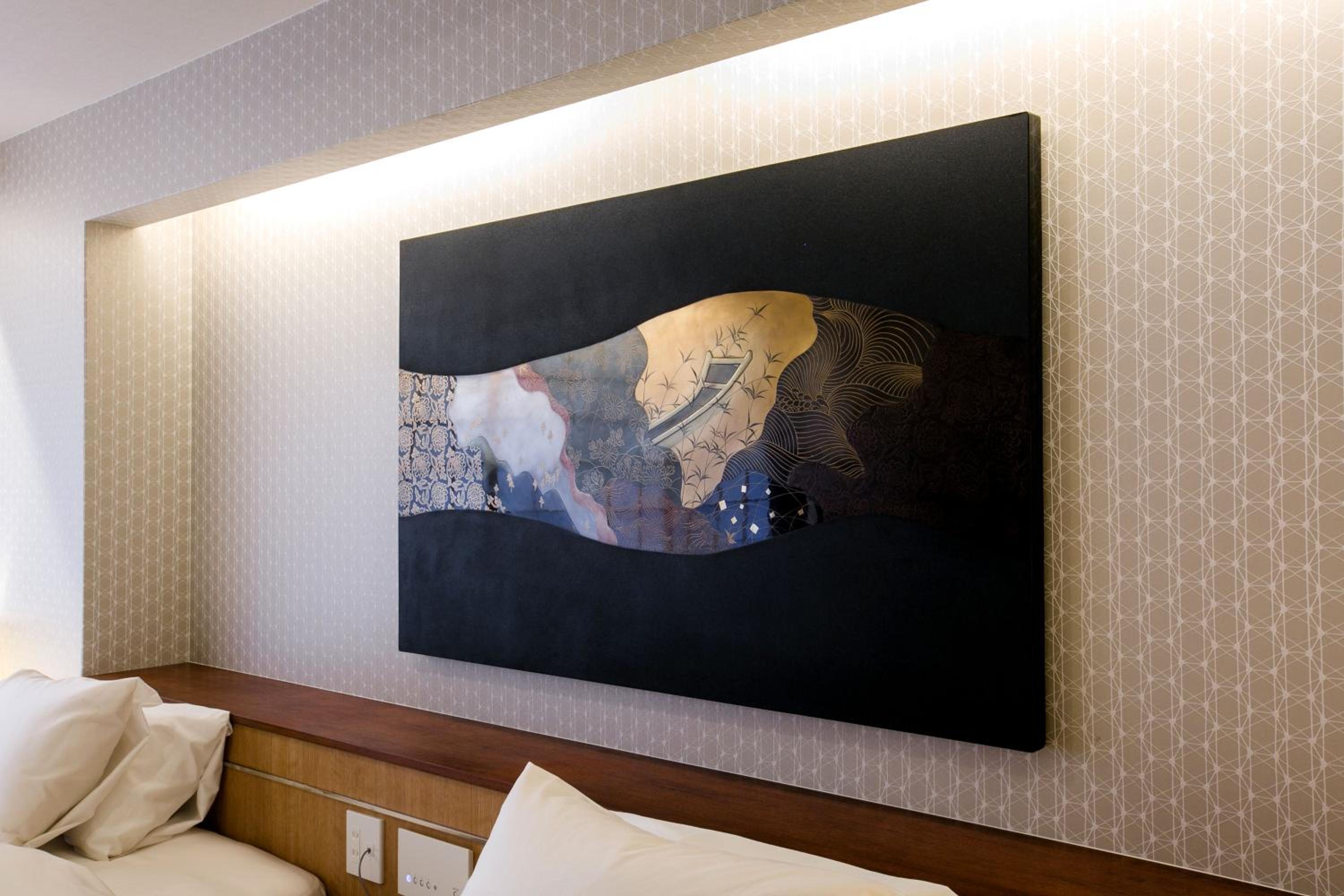 Suite - Photo 14