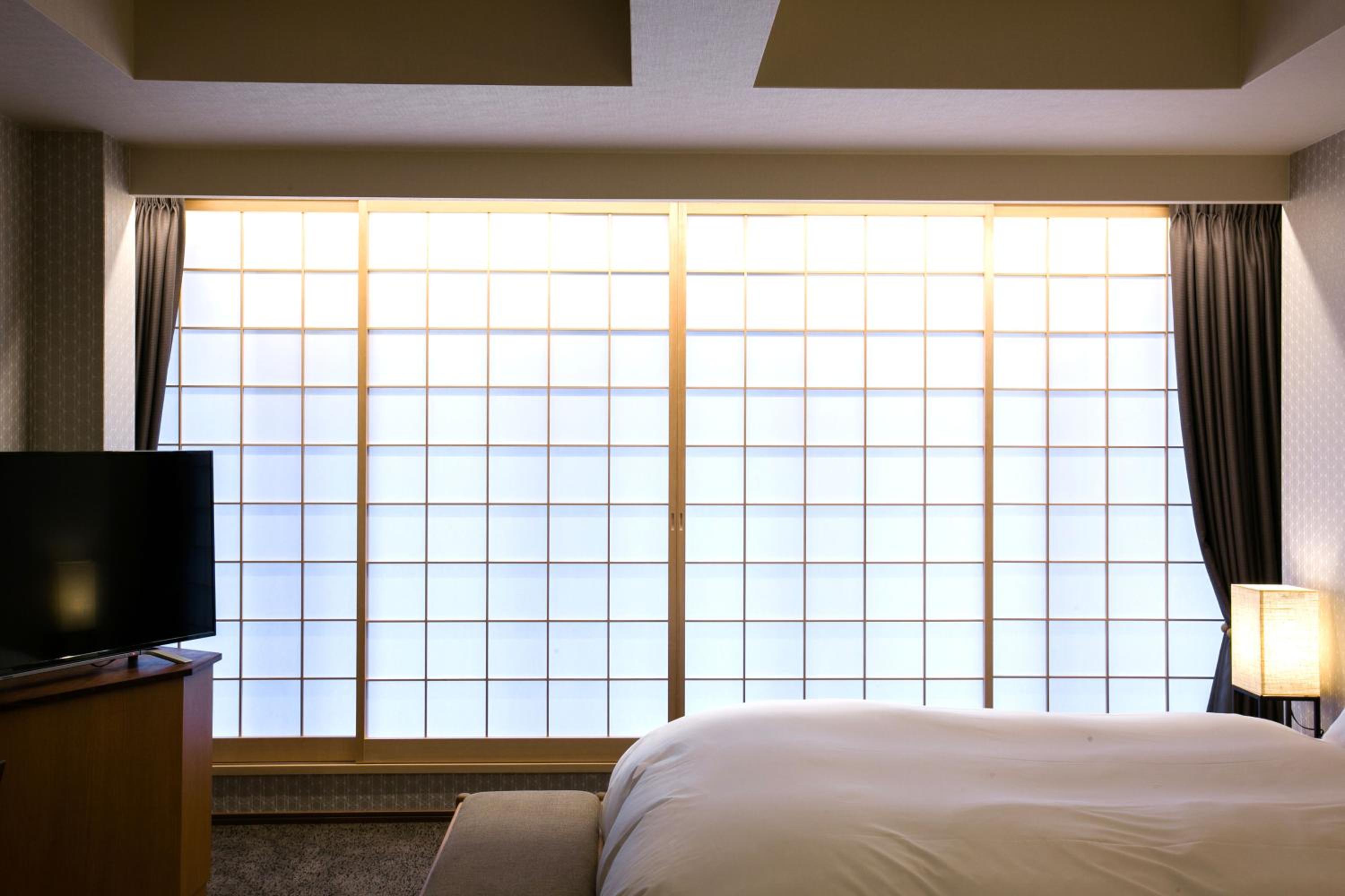 Suite - Photo 15