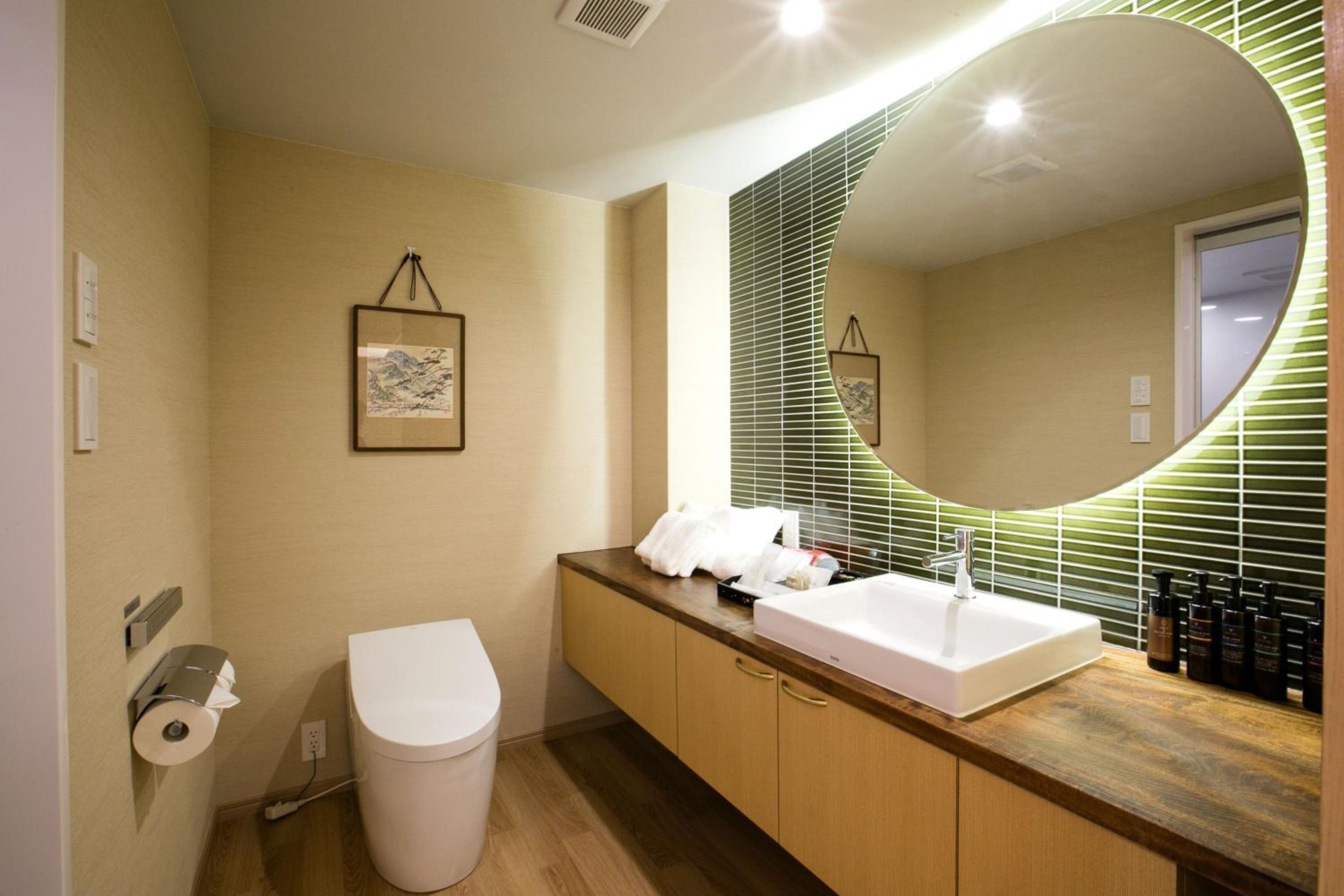 Large Twin Room - Photo 12