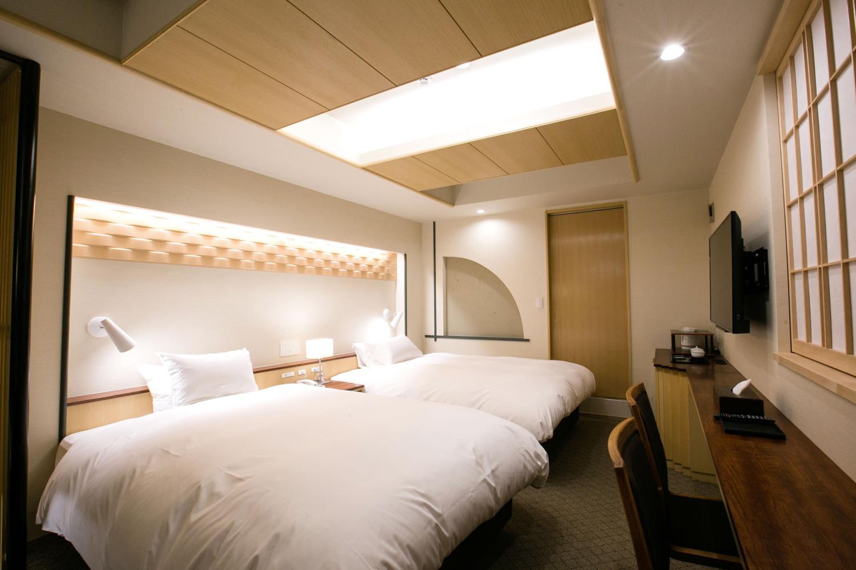 Large Twin Room - Photo 4