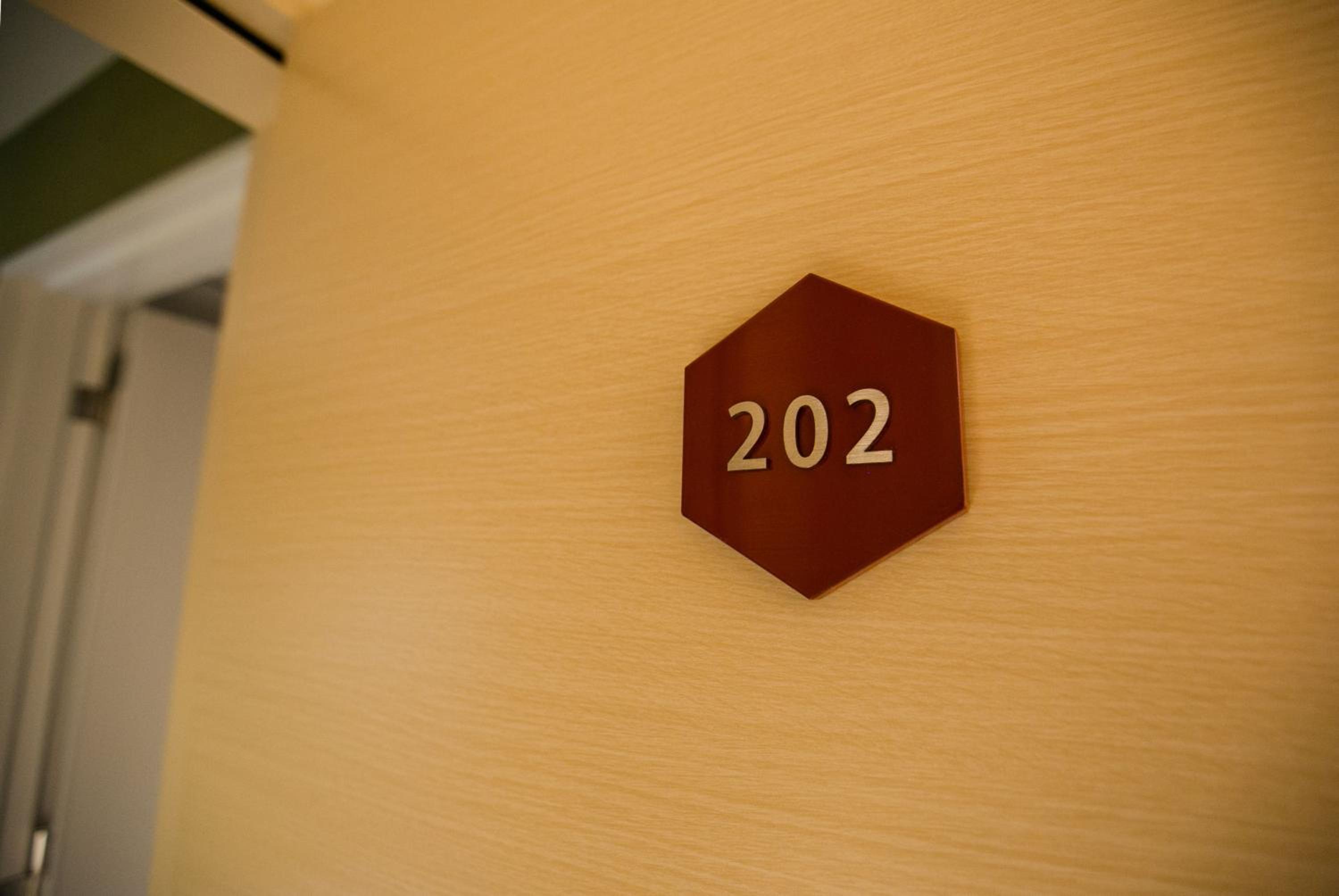 Large Twin Room - Photo 7