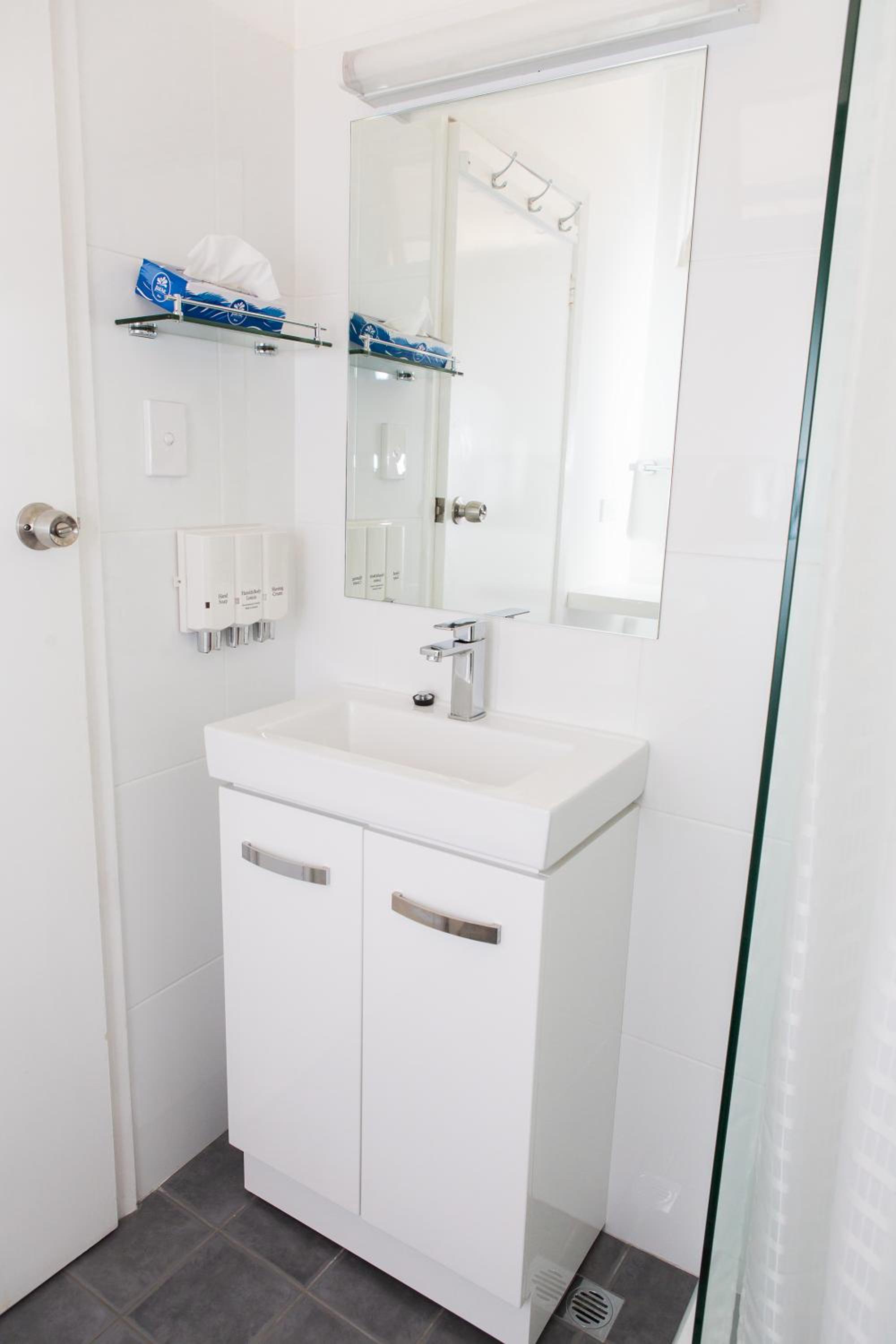 Standard Twin Room- First floor- Not Pet Friendly photo 3