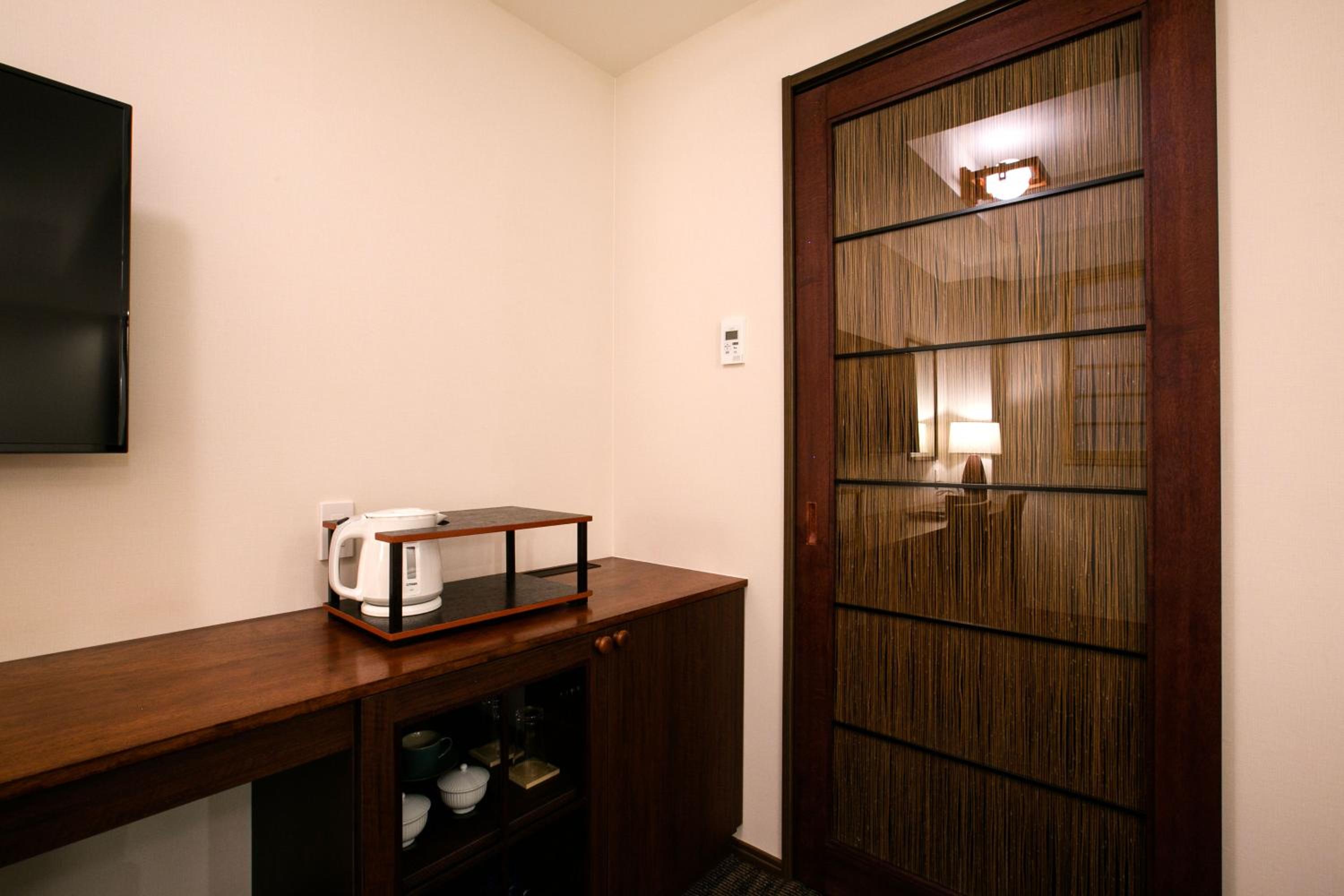 Twin Room - Photo 11