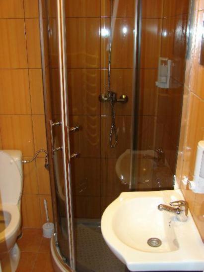 Double or Twin Room - Photo 3