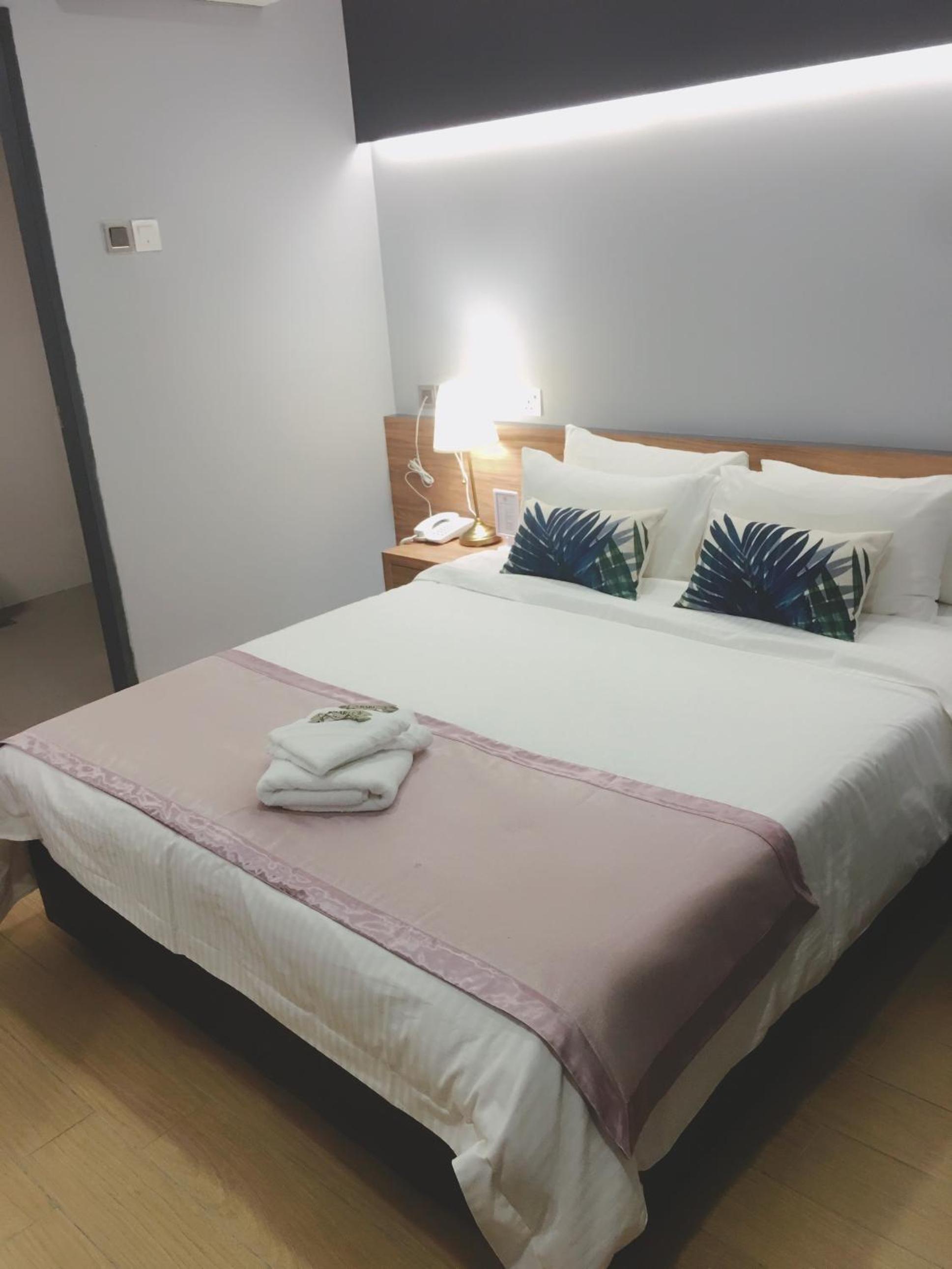 Standard Queen Room (No Window) photo 2