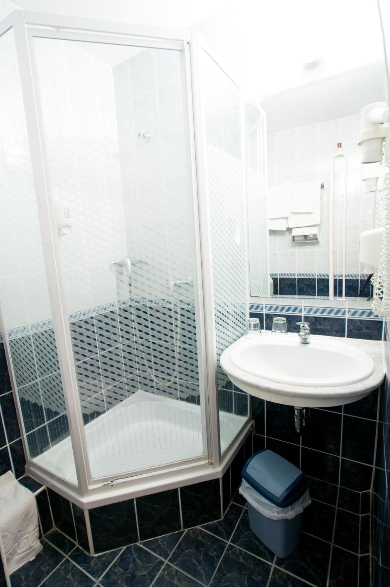 Standard Double Room - Photo 3