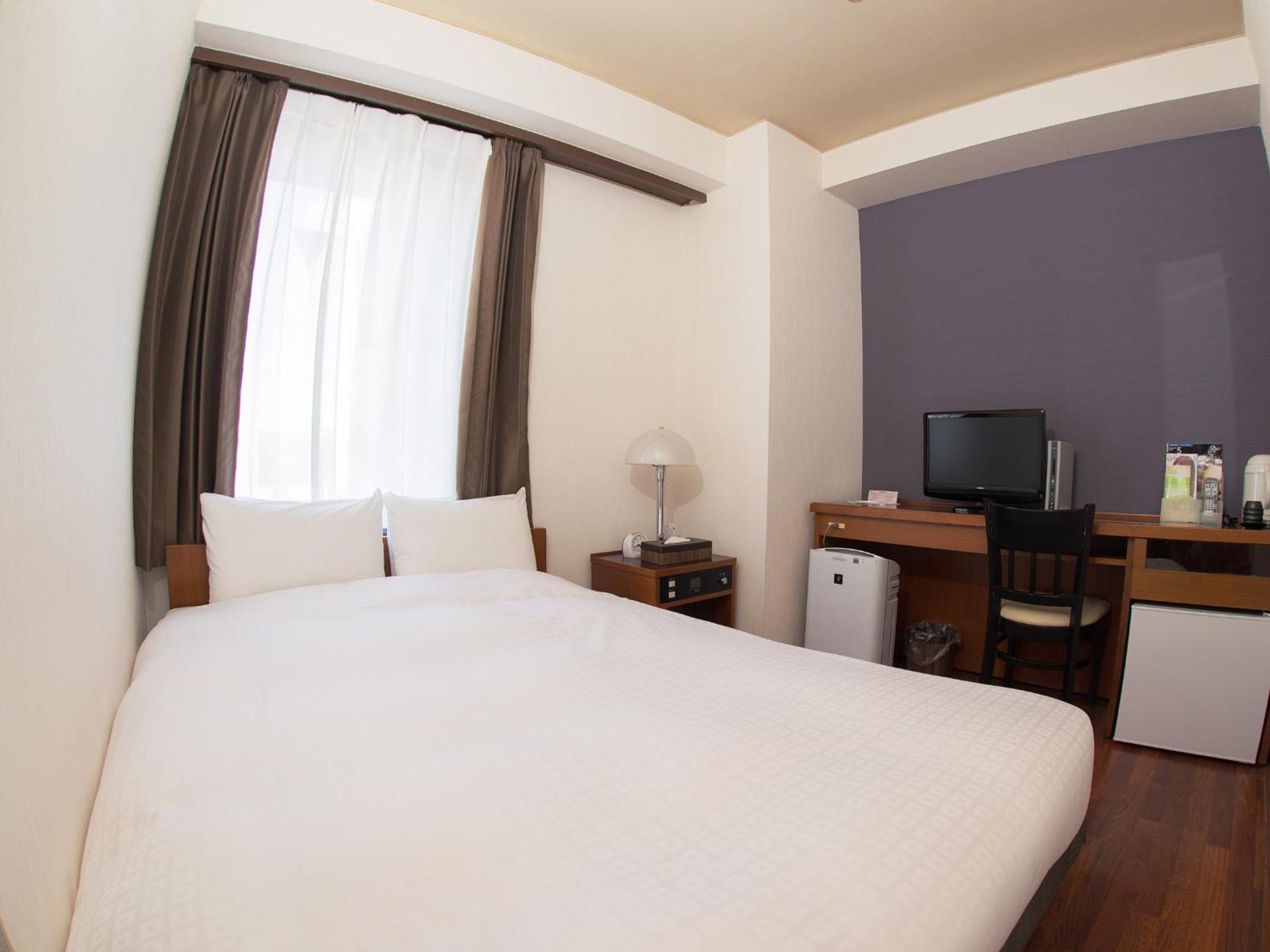 Double Room with Small Double Bed - Smoking photo 2