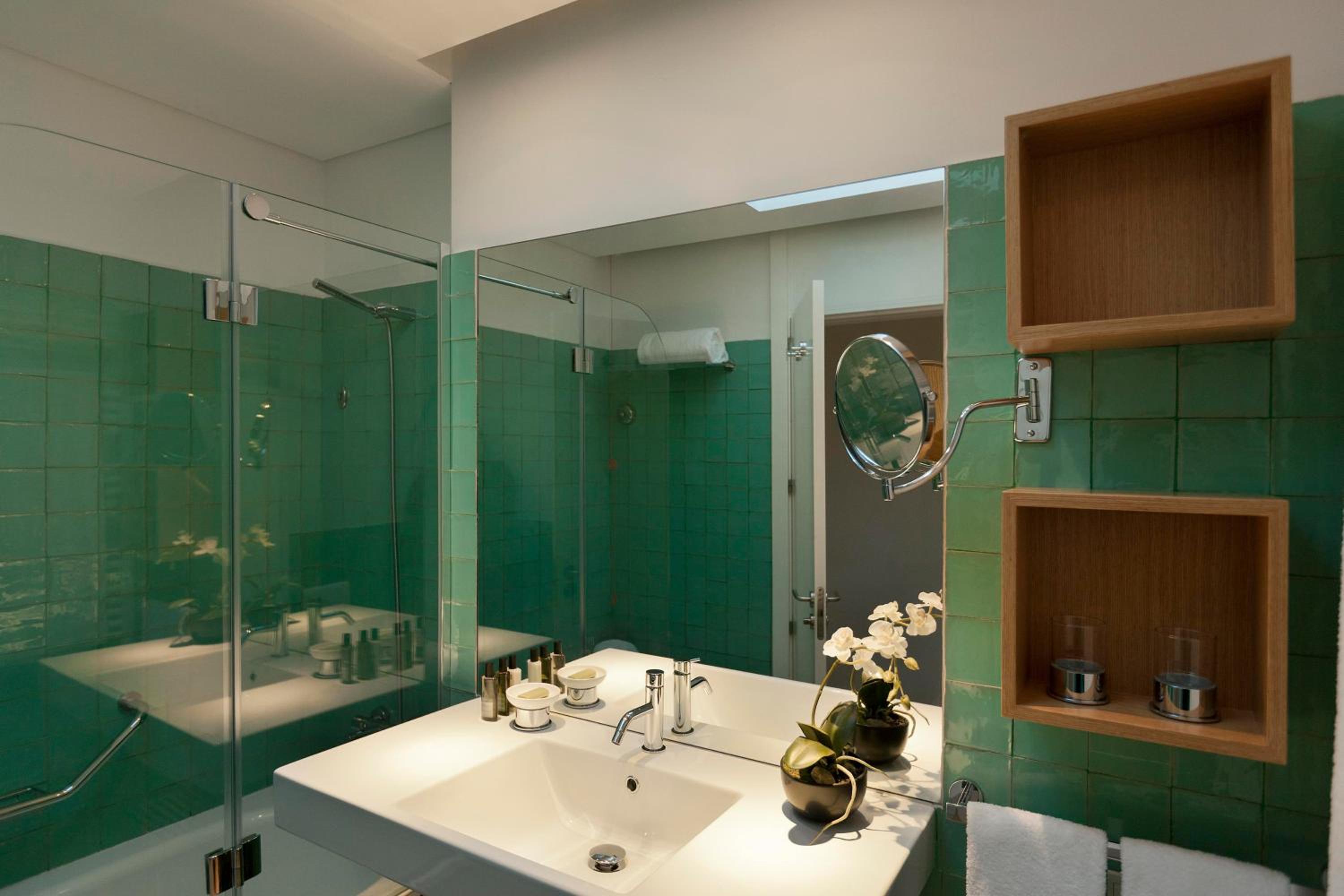 Deluxe Three-Bedroom Villa - Photo 10