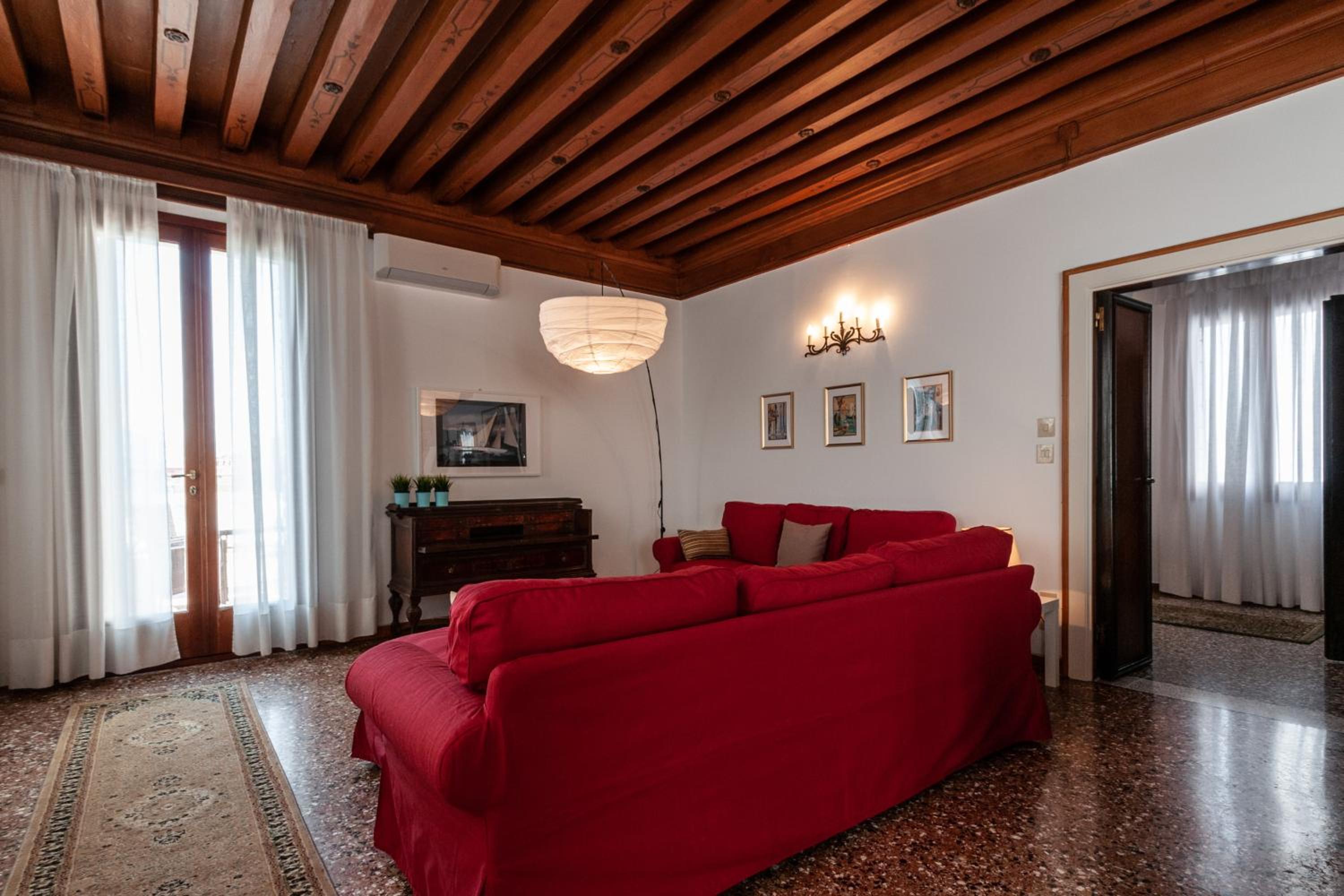 Apartment with Terrace and Grand Canal View photo 3