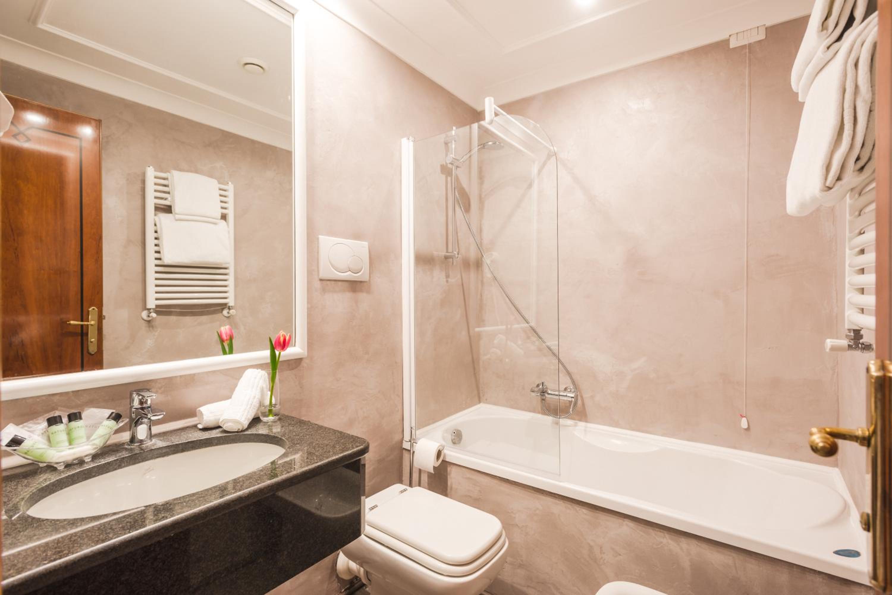 Superior Double Room with City View photo 2