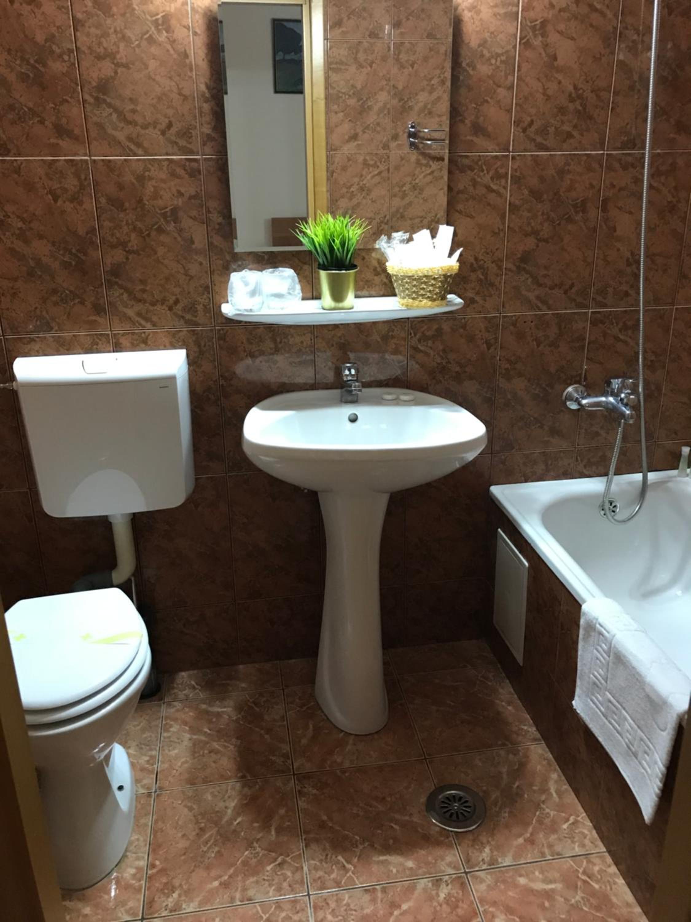 Twin Room - Photo 5