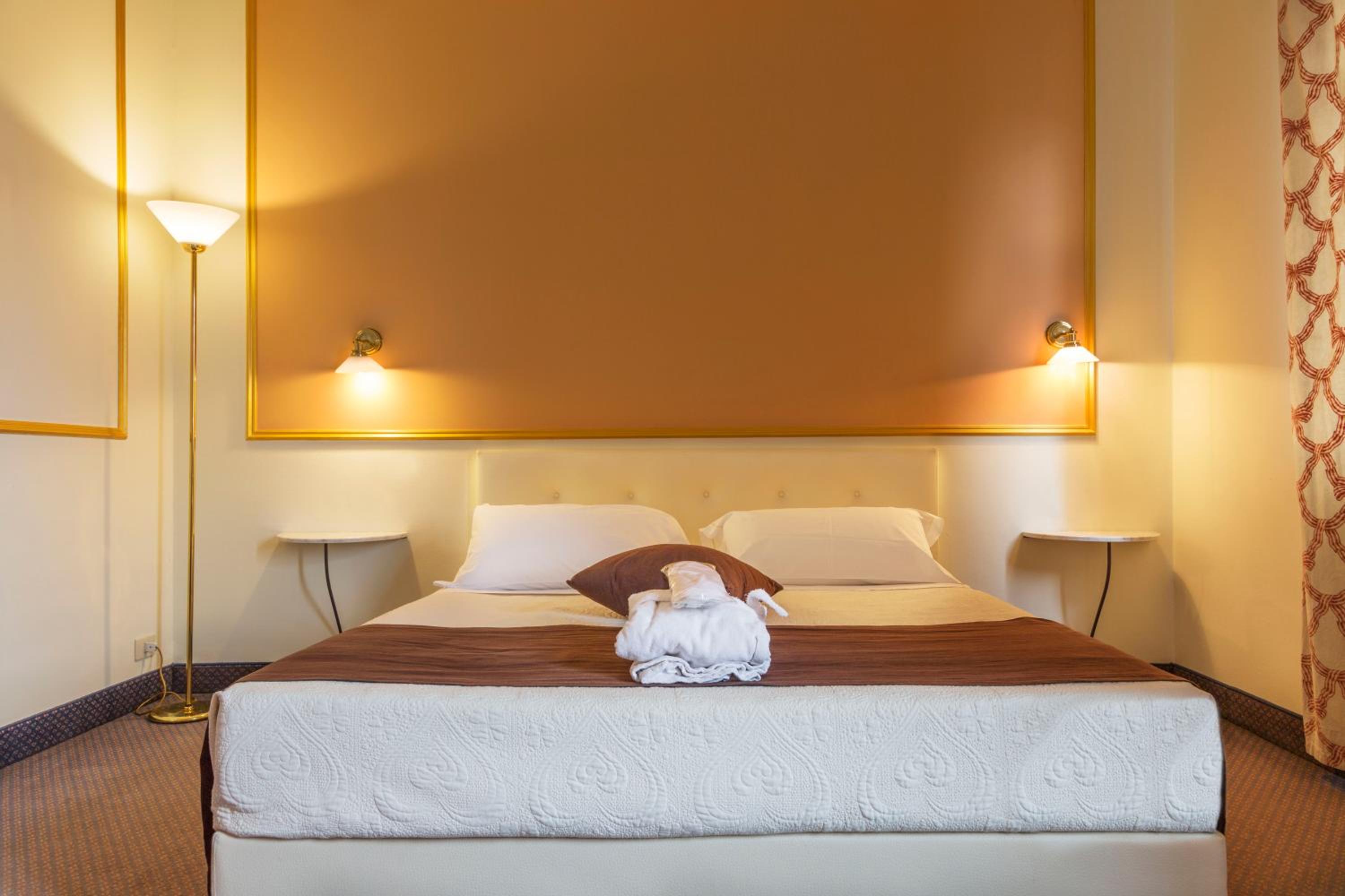 Standard Double or Twin Room photo 1