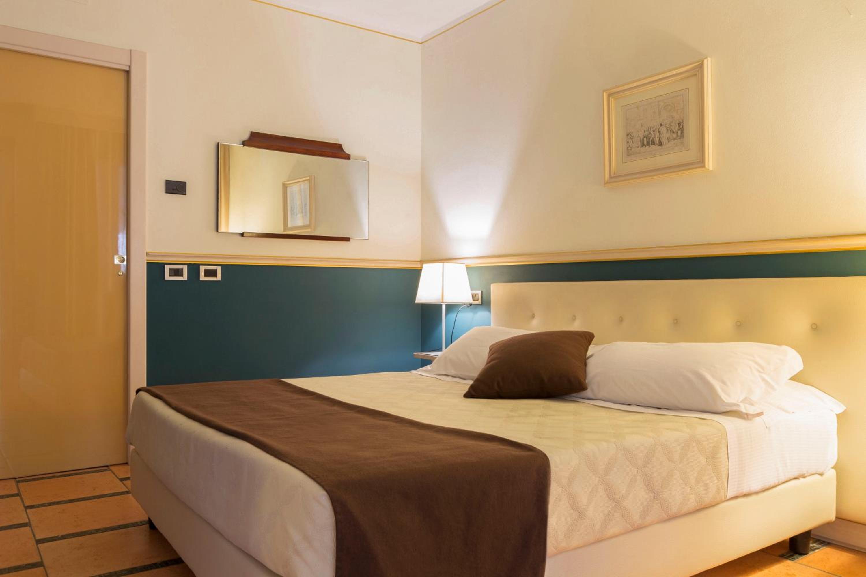 Economy Double or Twin Room photo 2