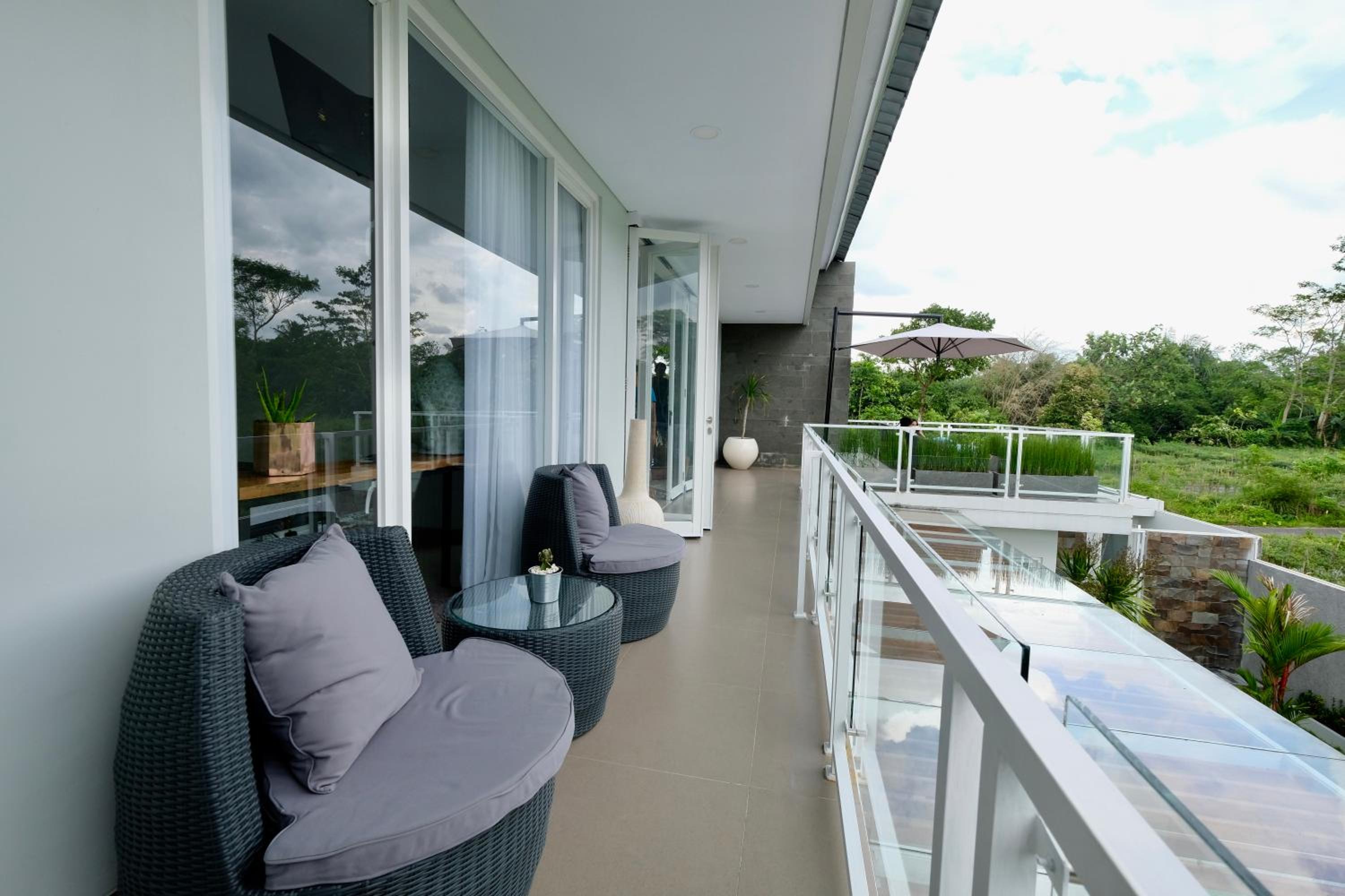 Three-Bedroom Villa photo 2
